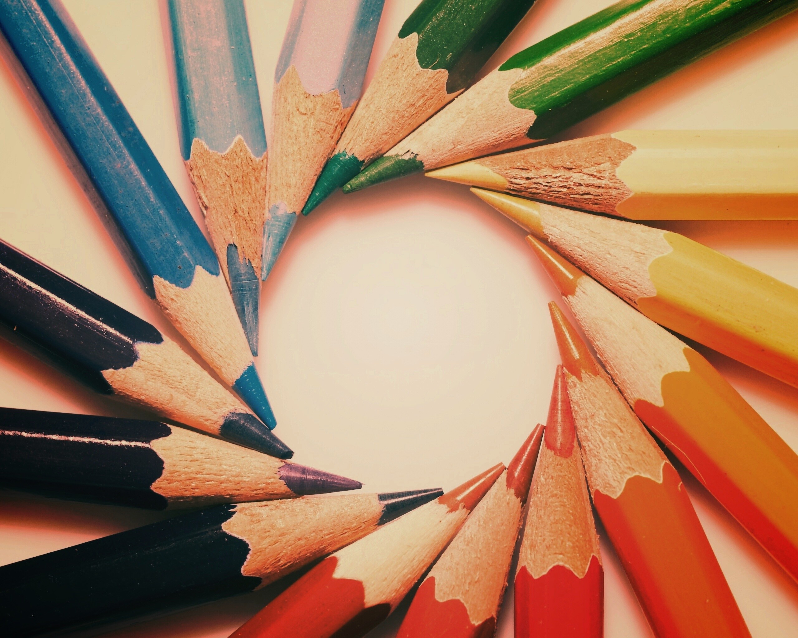 Радуга в карандашах обои