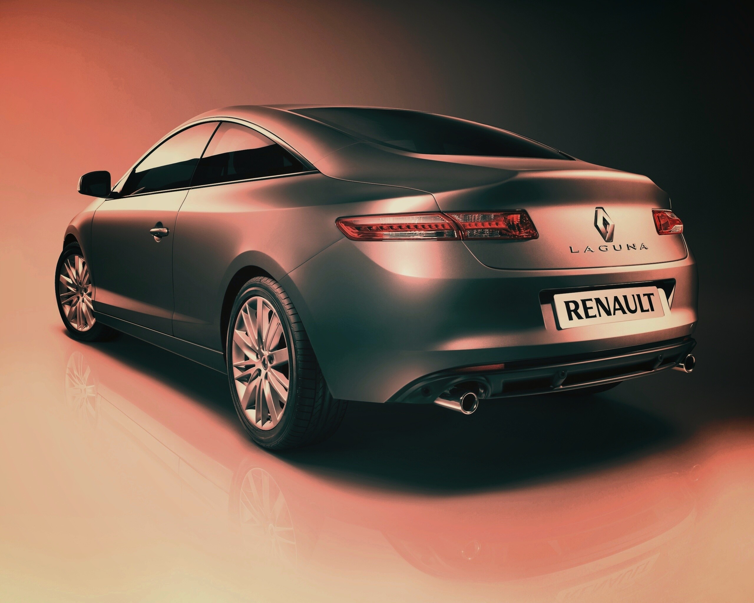 Рено Лагуна: вид сзади обои