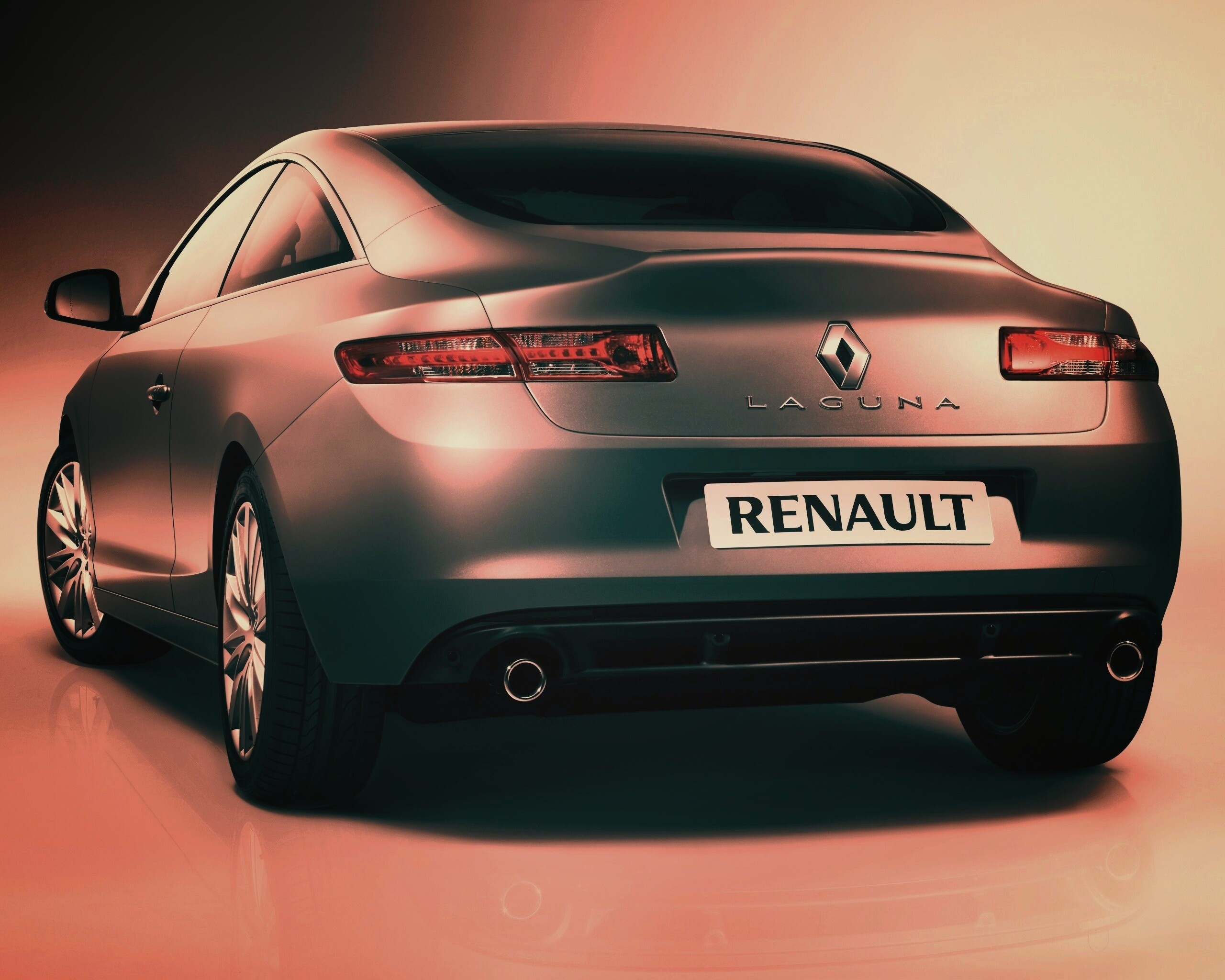 Зад Рено Лагуна обои