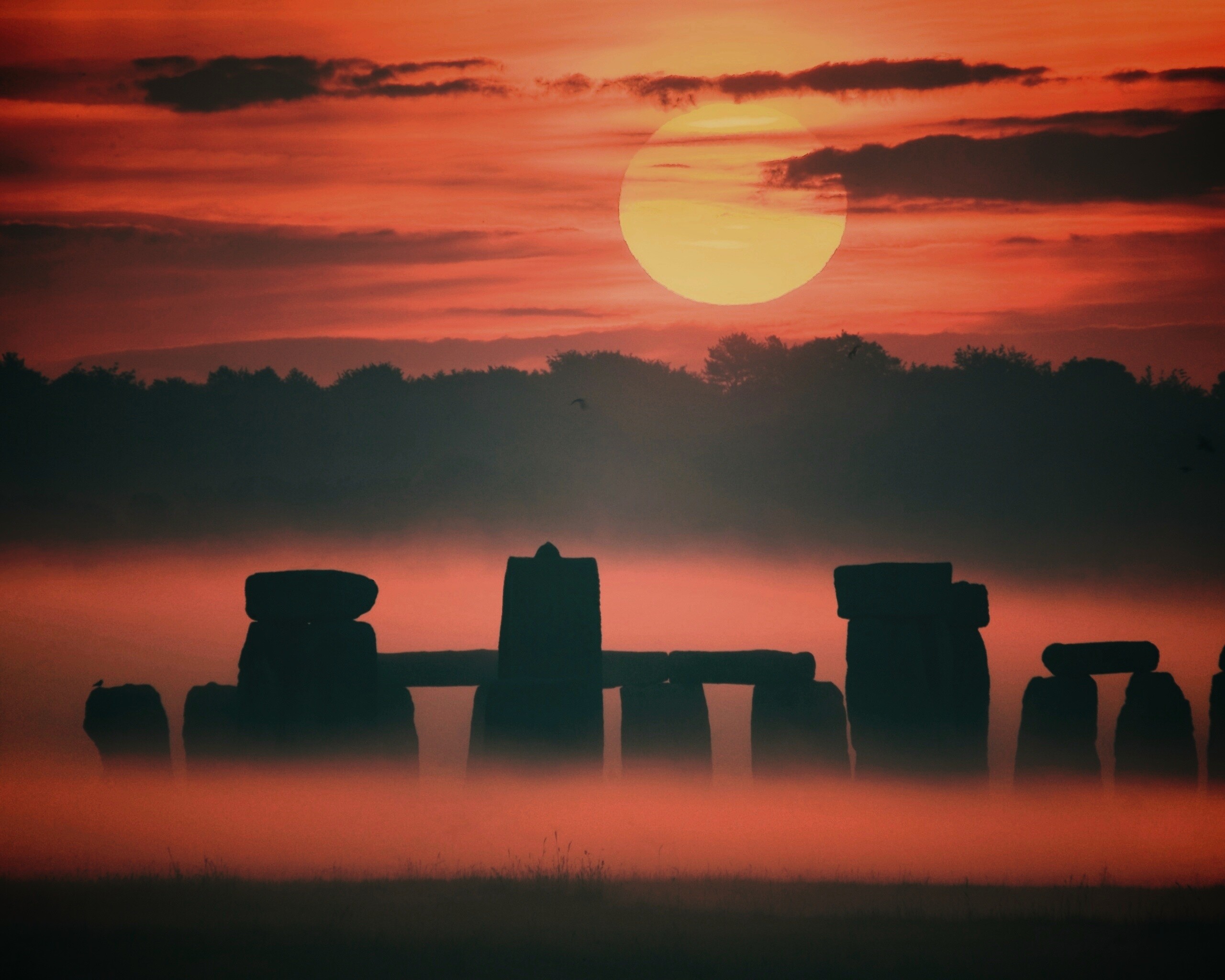 Стоунхэндж в утреннем тумане обои