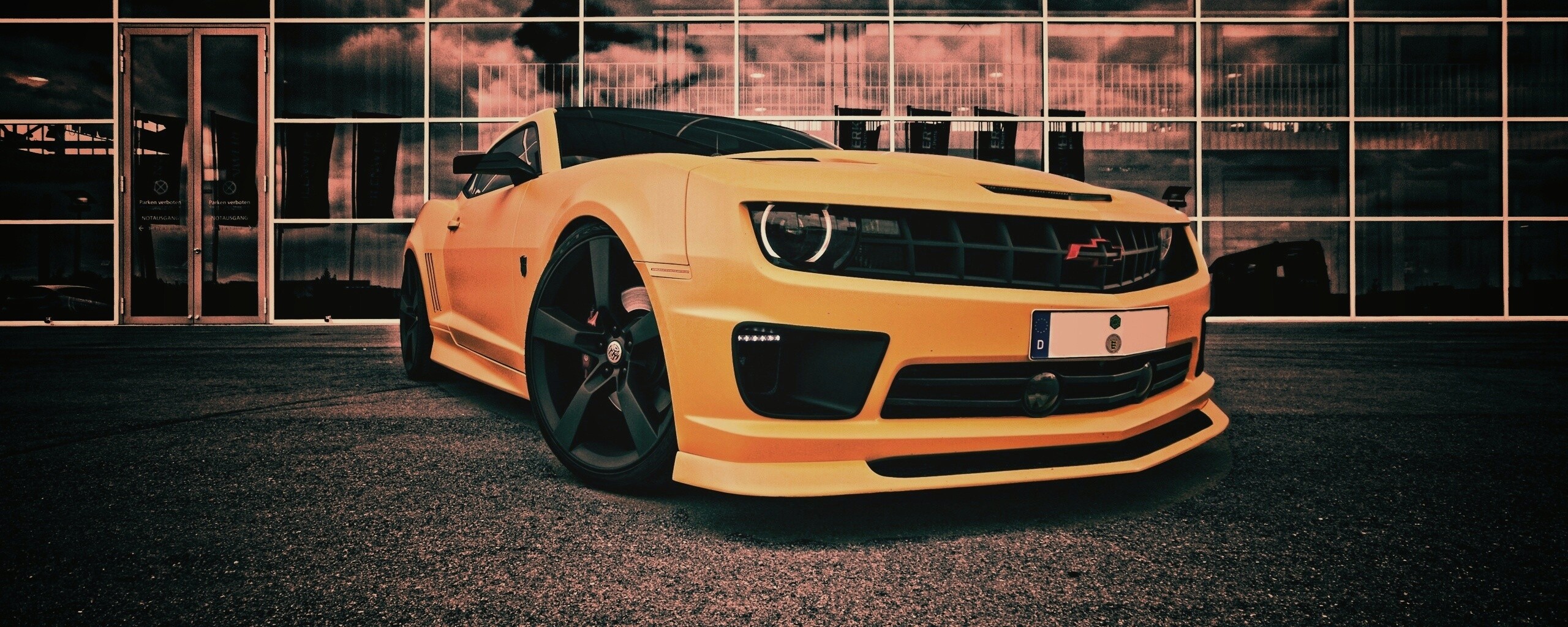 Желтый монстр обои