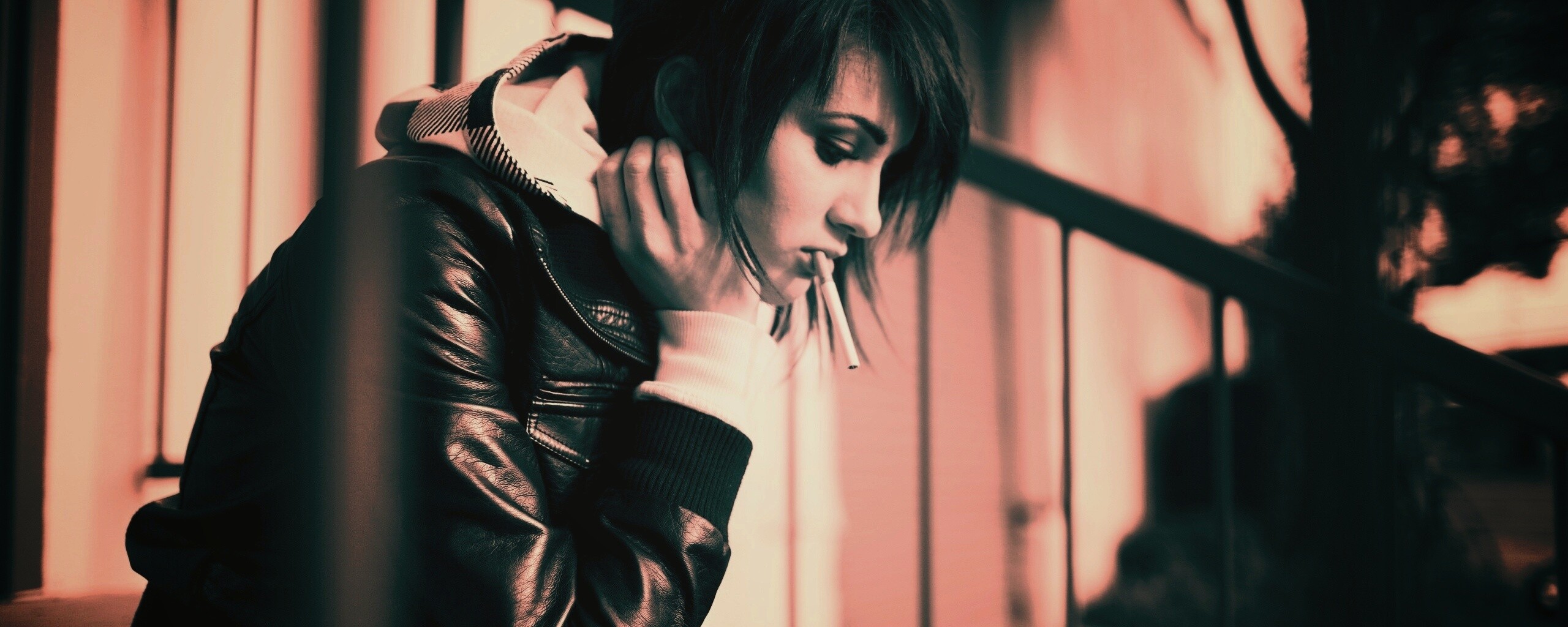 Девушка с сигаретой обои