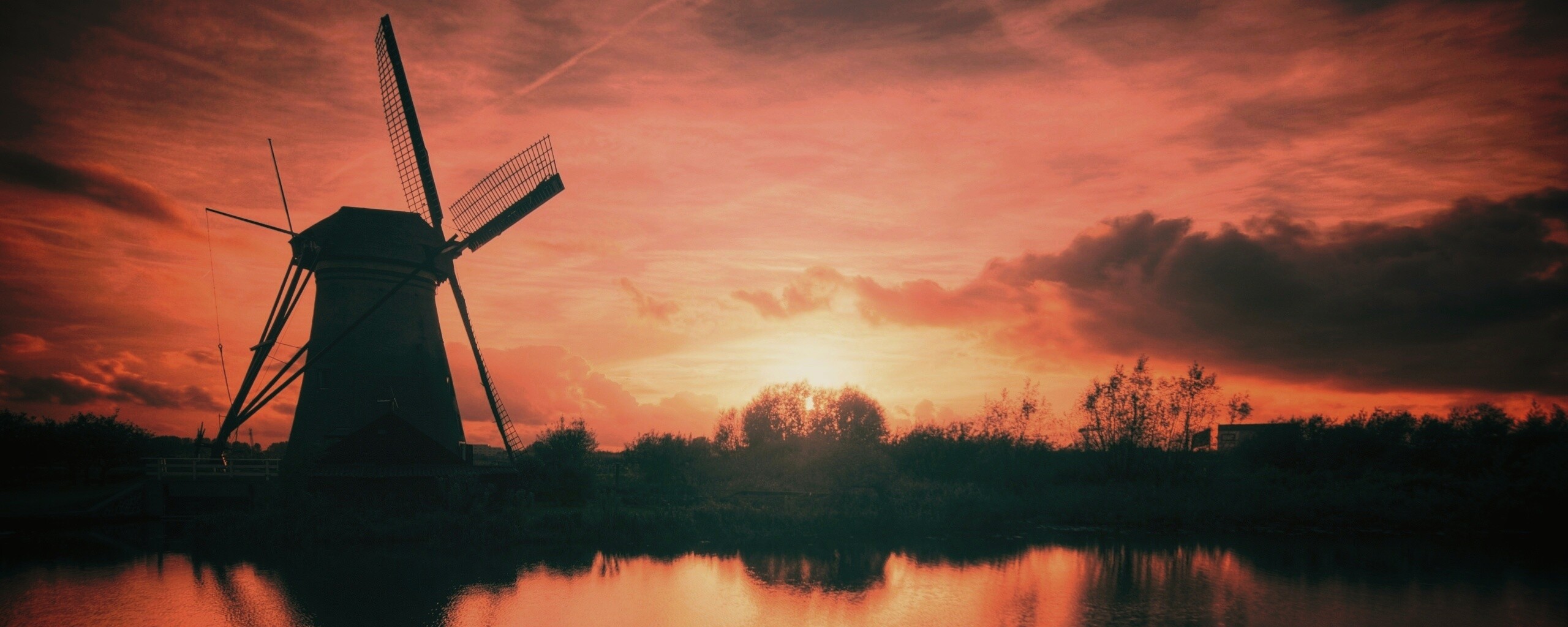 Мельница на озере обои