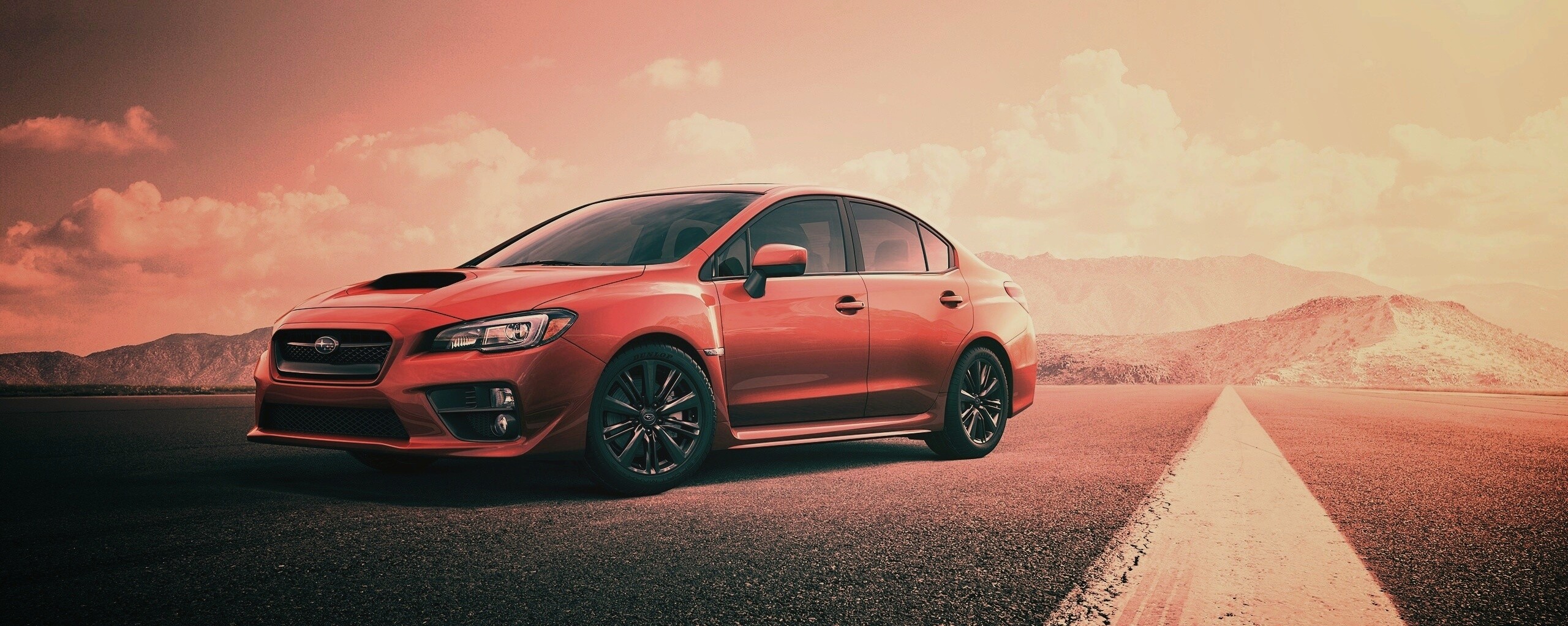 Subaru WRX на пустынной трассе обои