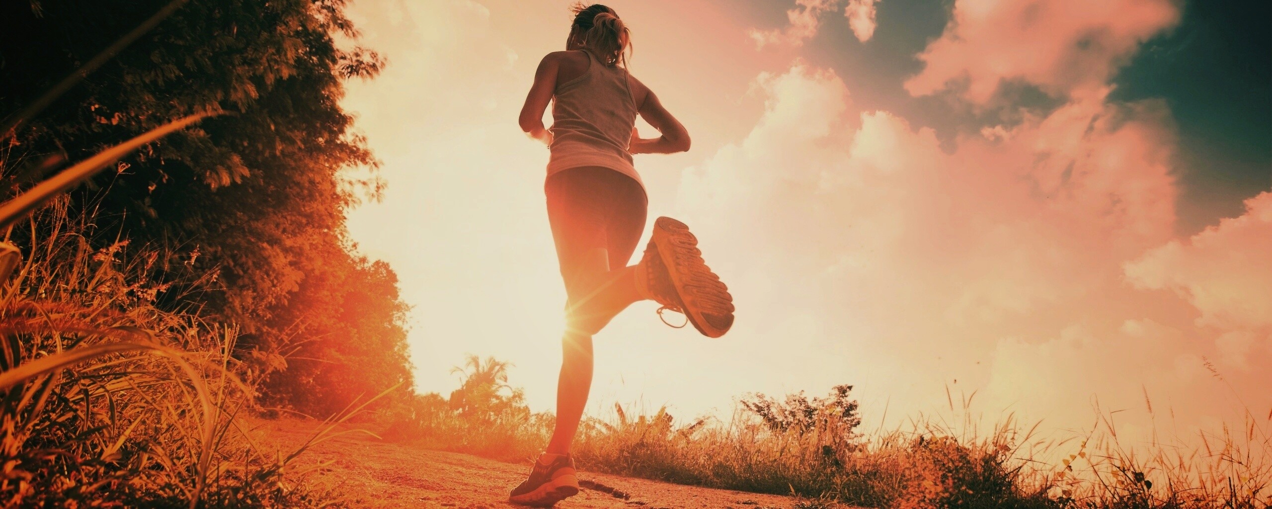 Девушка на пробежке обои