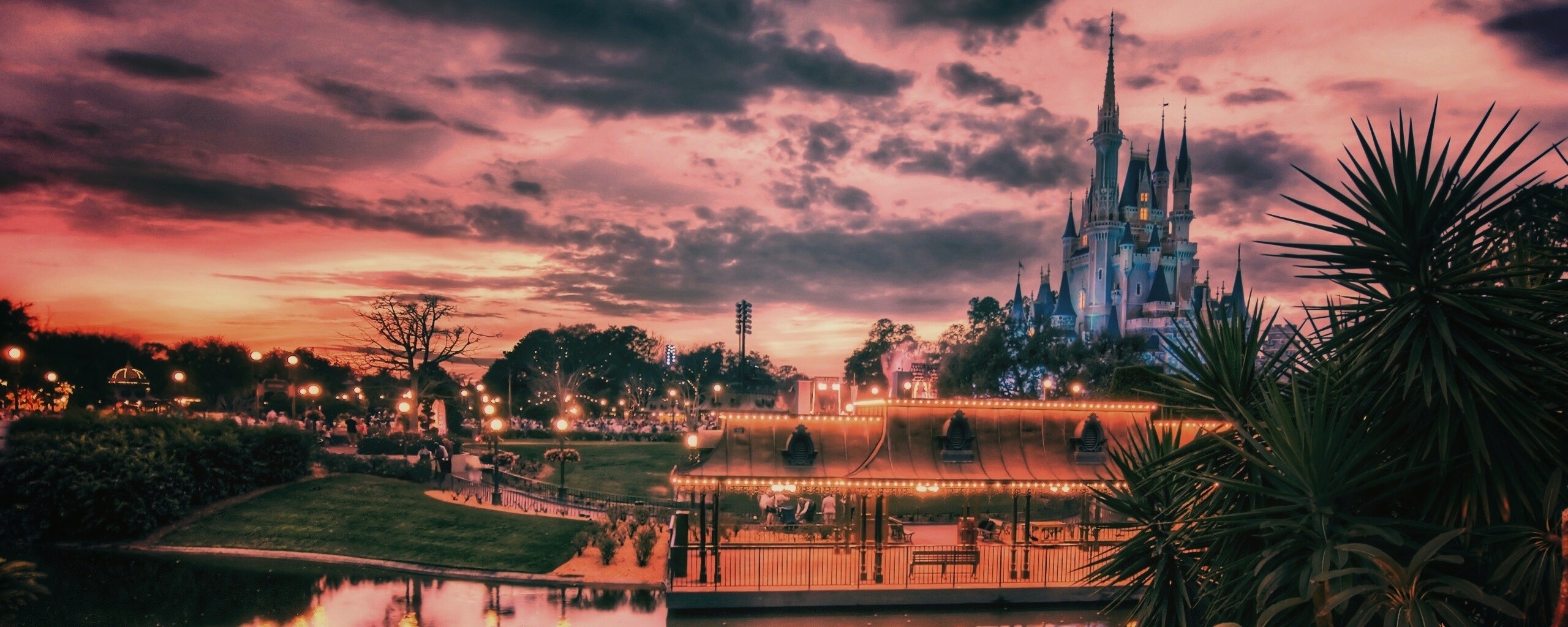Диснеёленд вечером обои