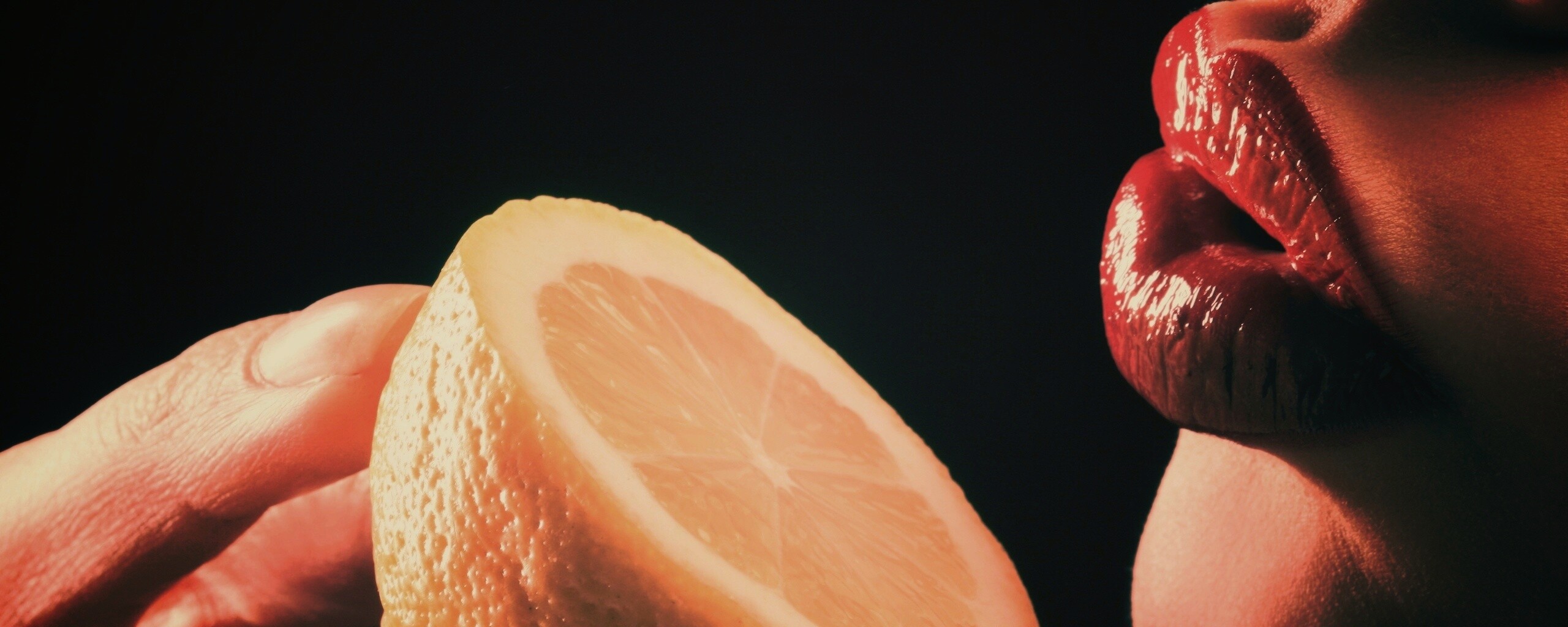 Лимон и губы обои