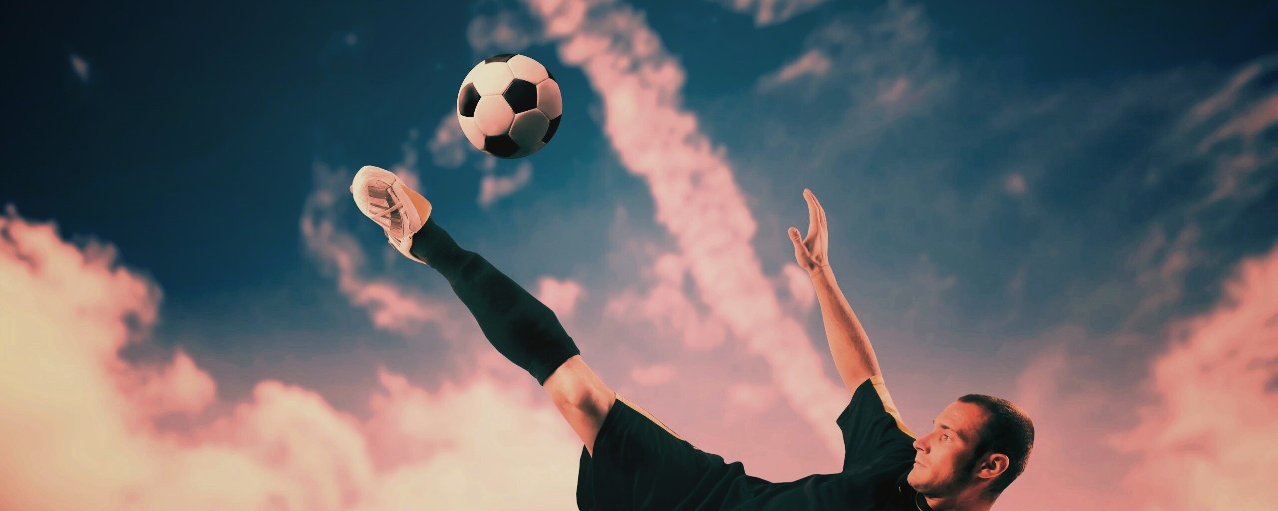 Удар по мячу обои