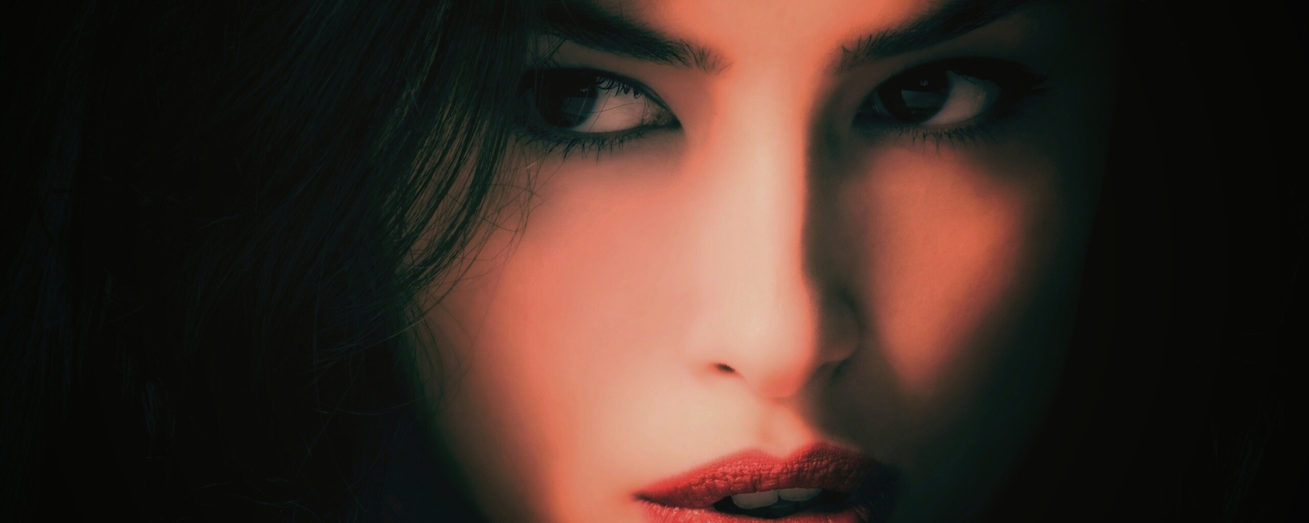 Женский взгляд обои