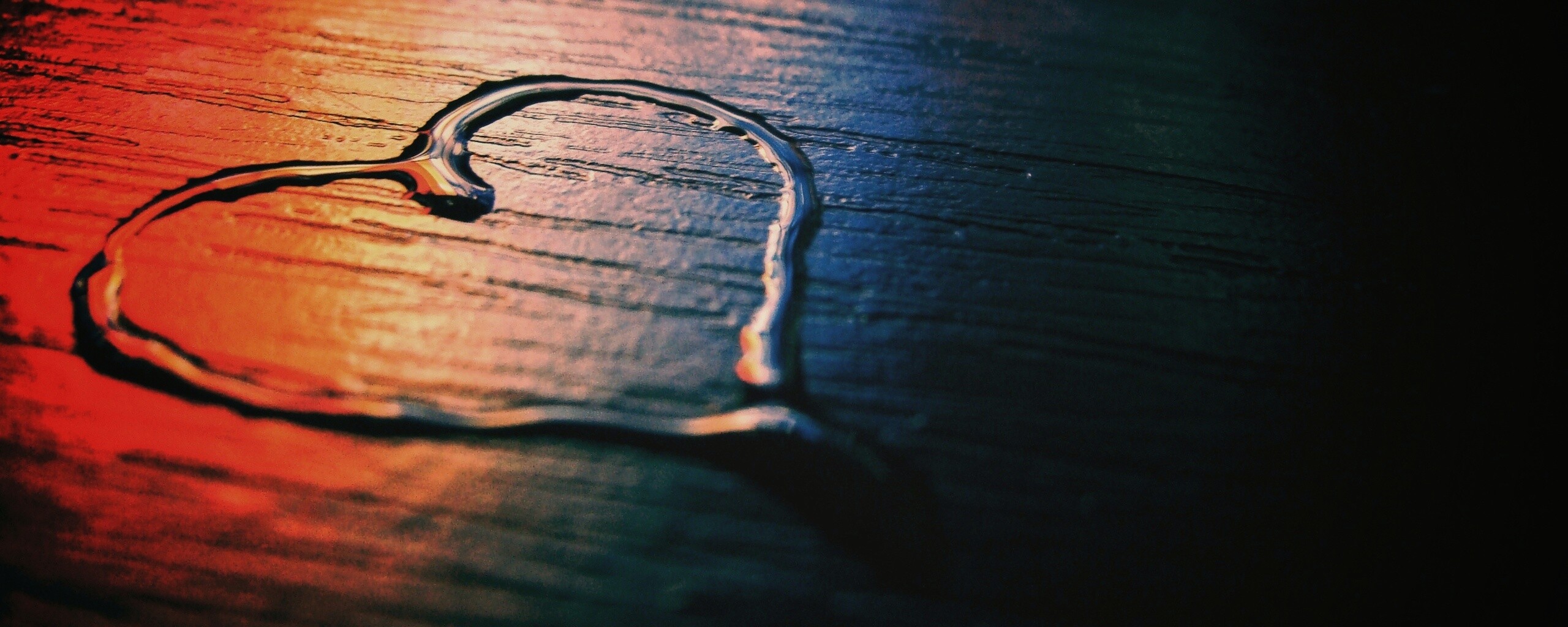 Сердечко из воды обои