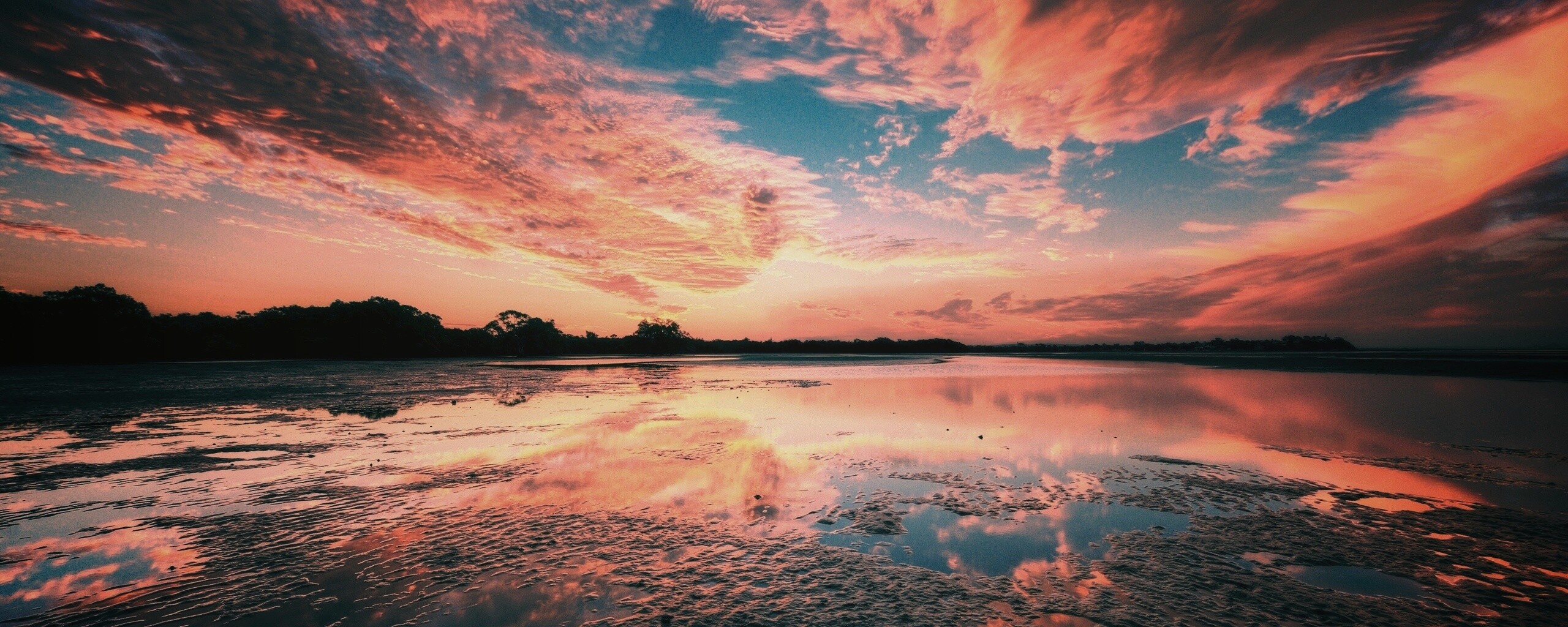 Дивный закат на озере обои