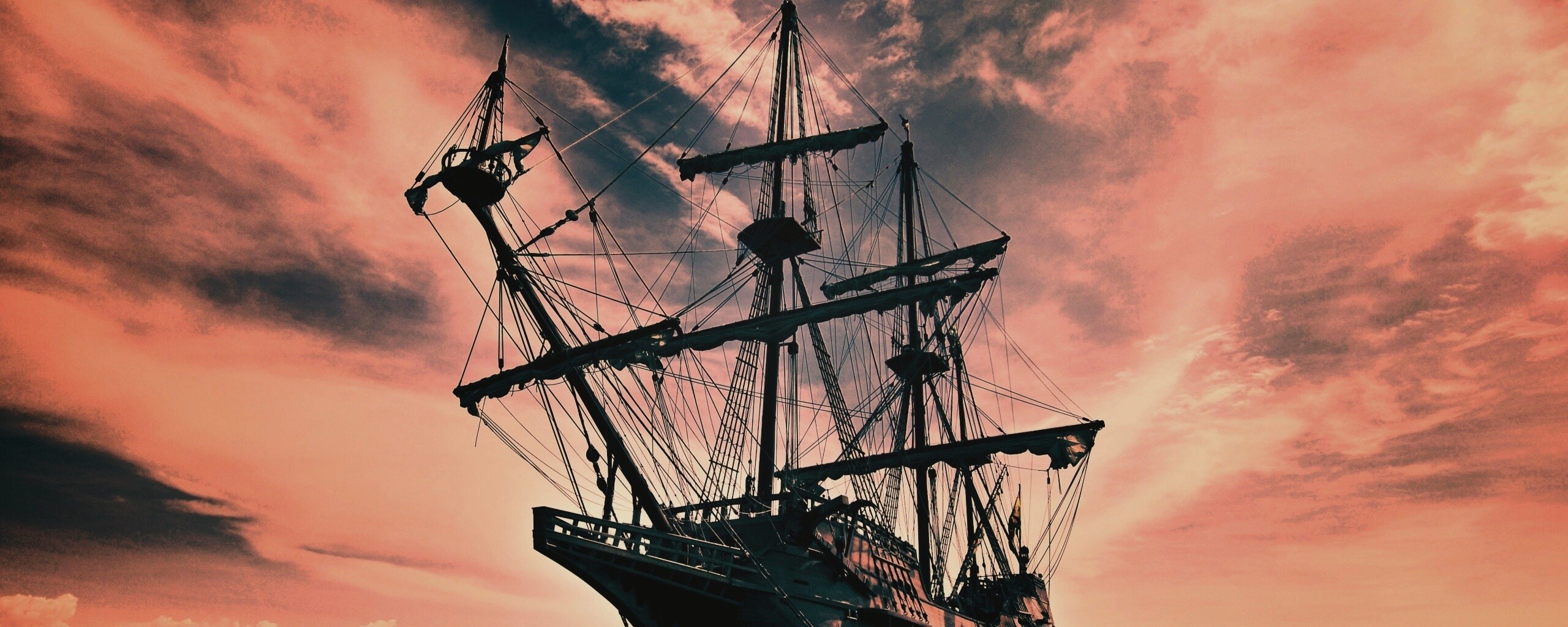 Галеон в море обои