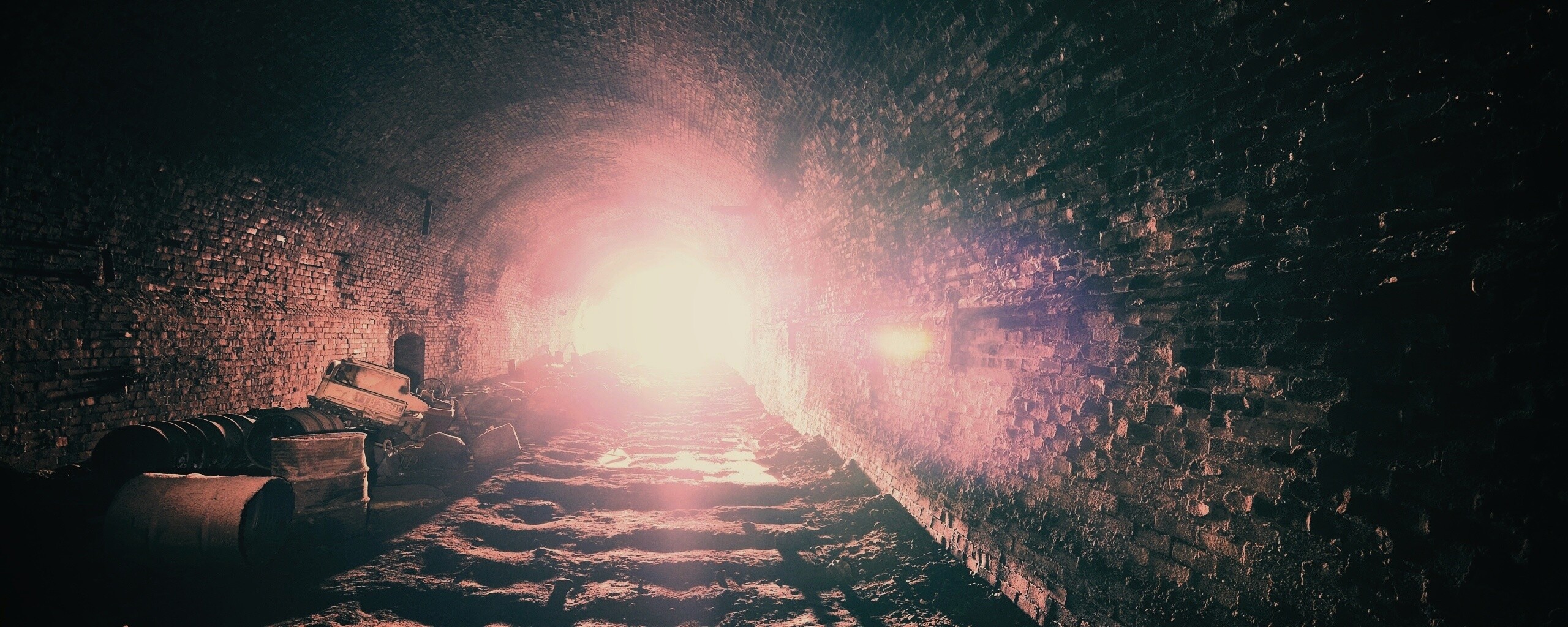 Захламленный тоннель обои