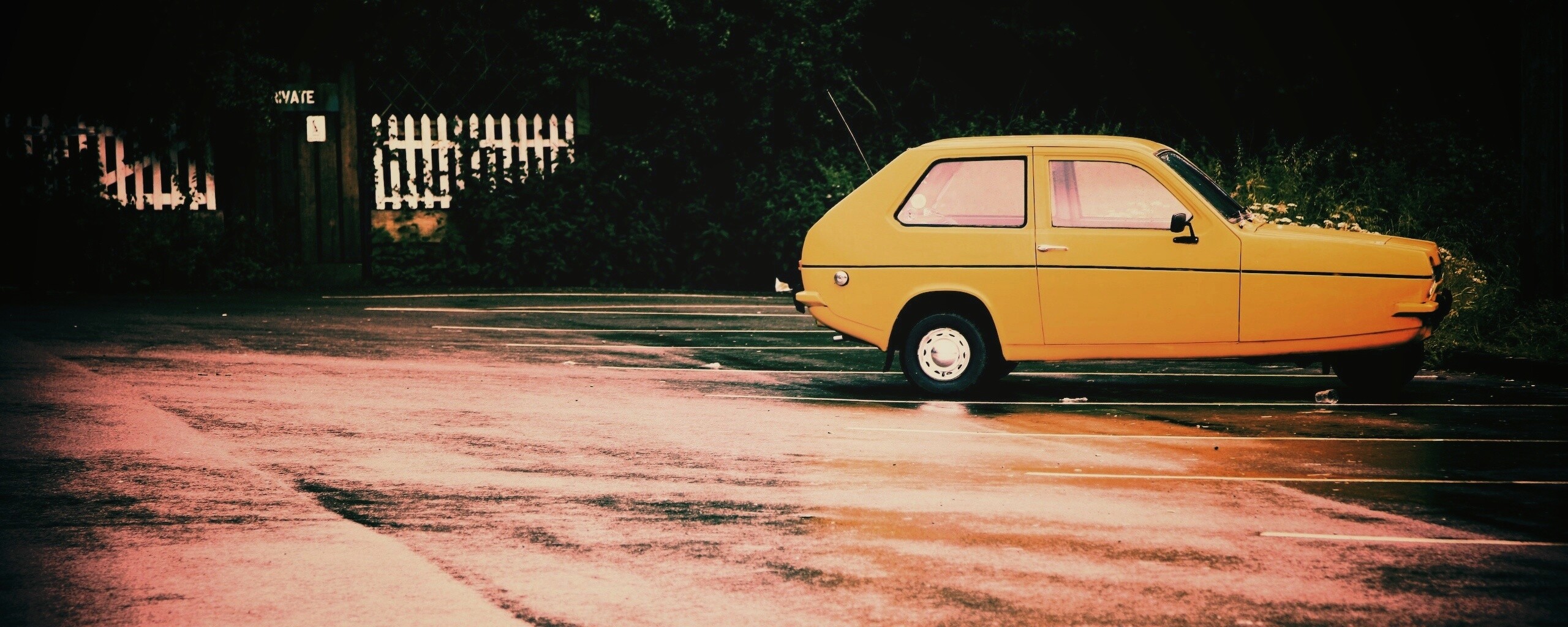 Трёхколёсный ретро автомобиль обои