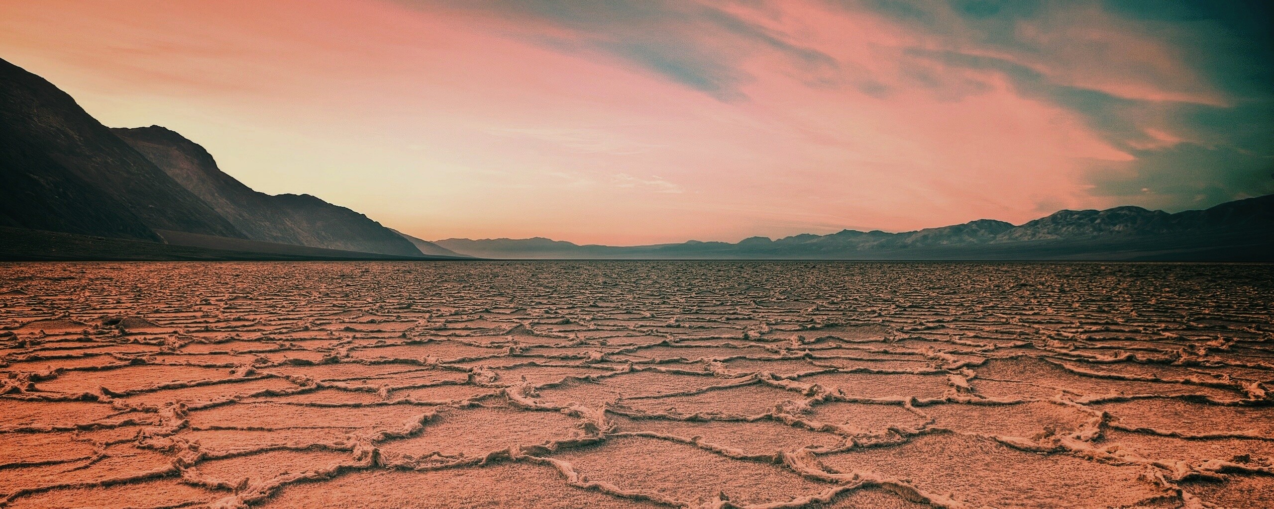 Высохшее пустынное озеро обои
