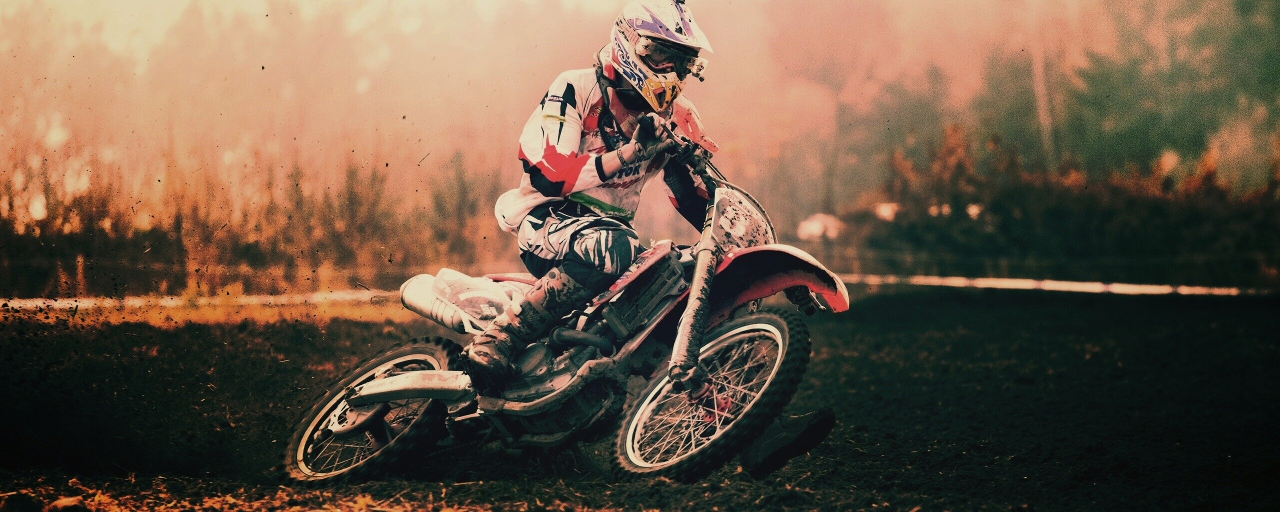 Зрелищное ралли на мотоциклах обои