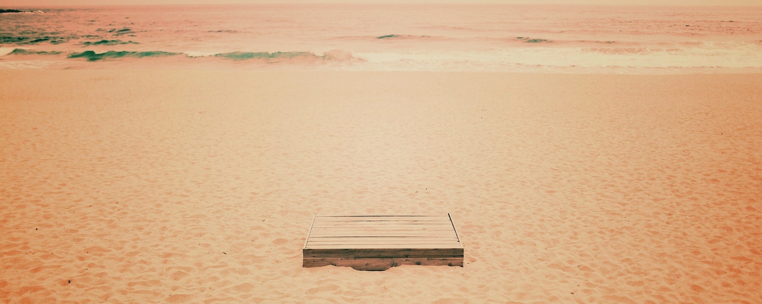 Ящик на пляже обои