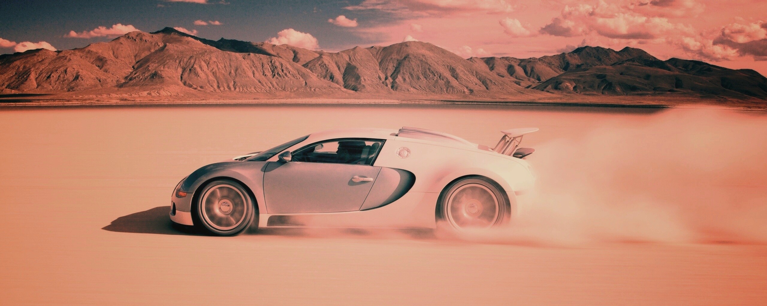 Бугатти в долине обои