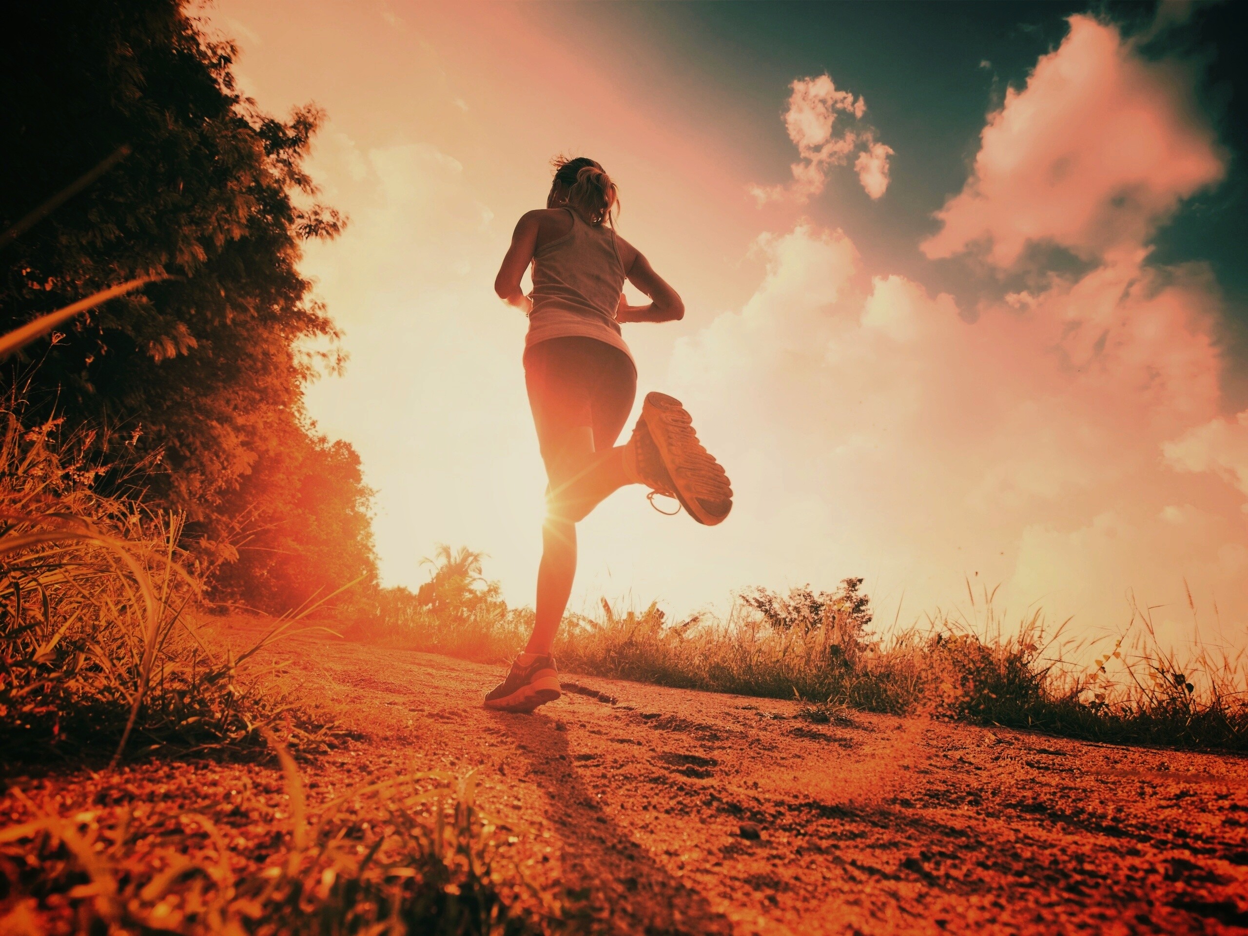 Девушка на пробежке обои