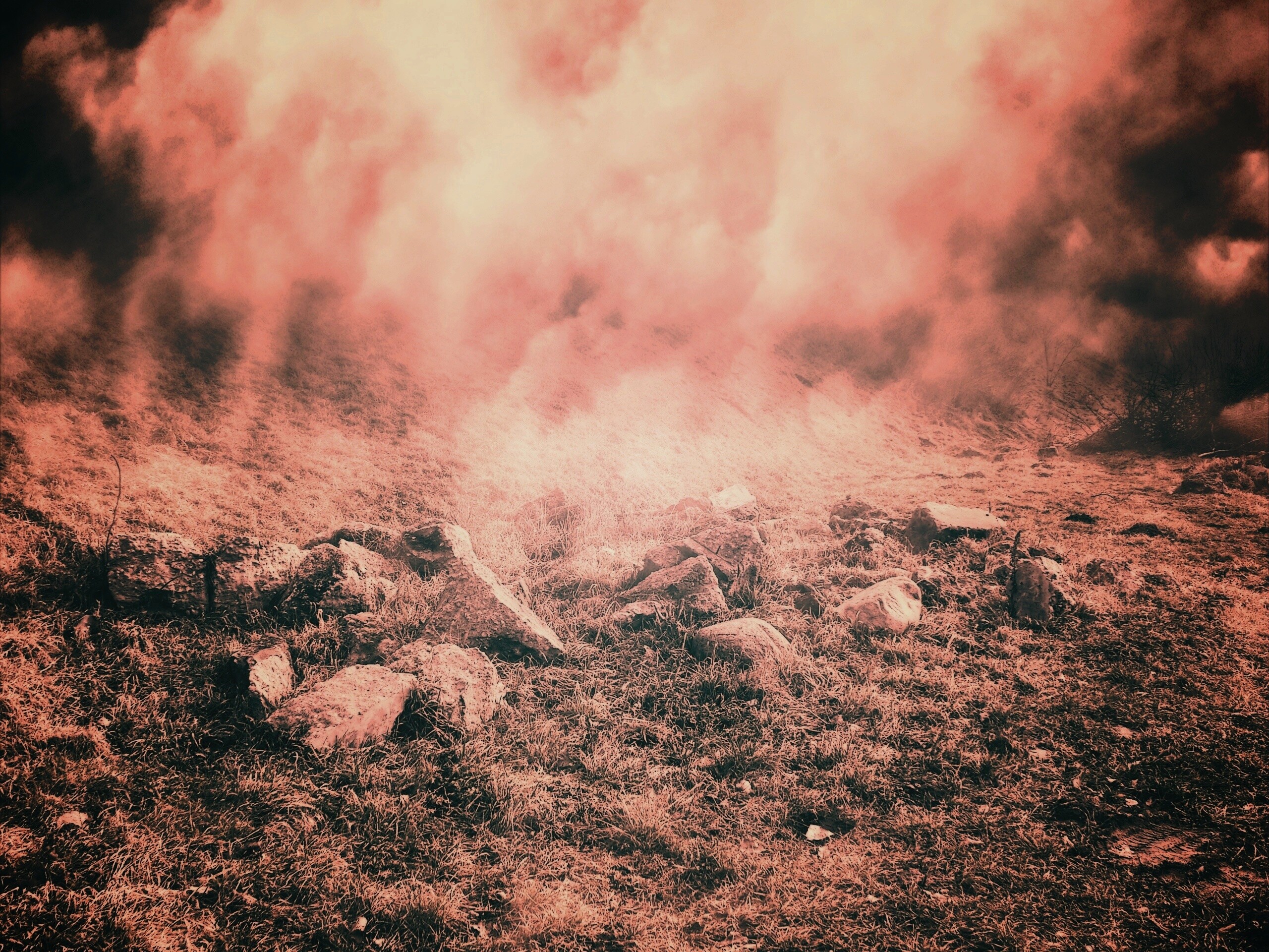 Камни под туманом обои