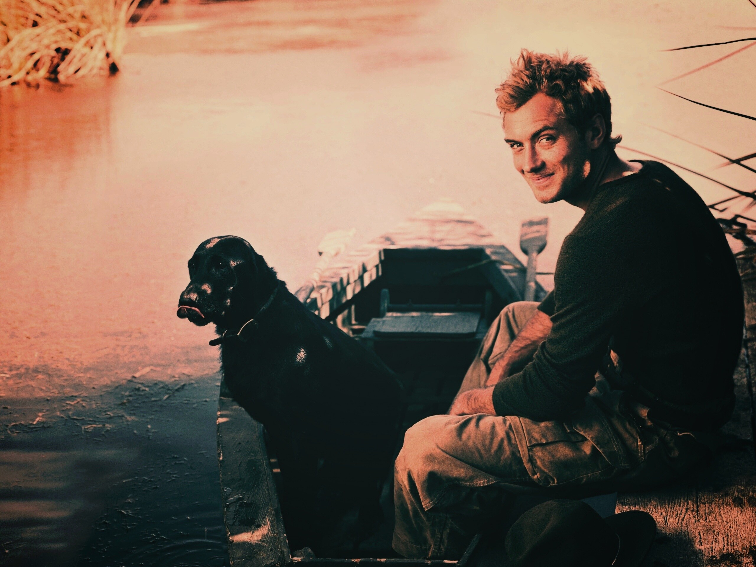 Джуд Лоу на лодке обои