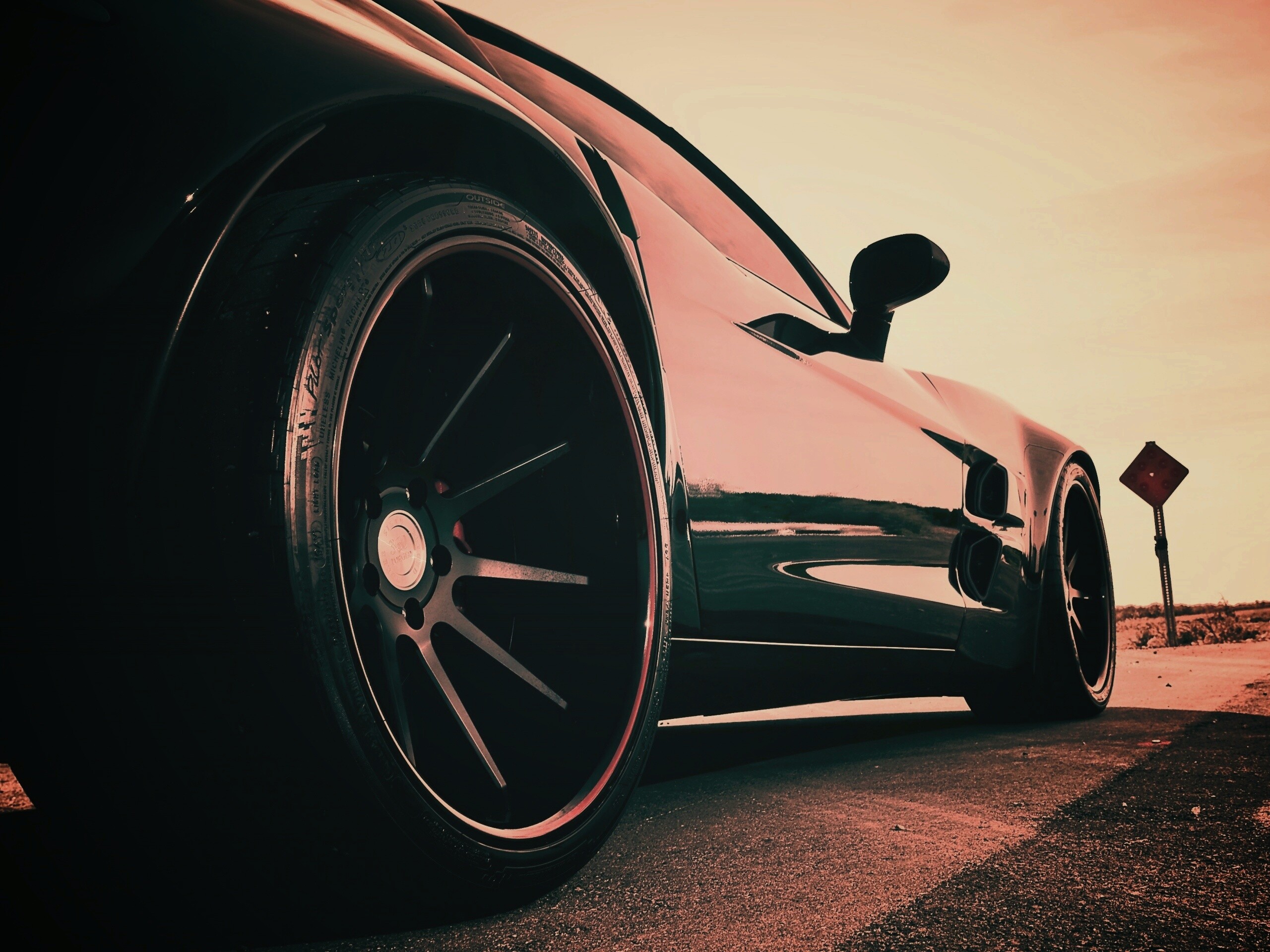 Чёрный концепт обои