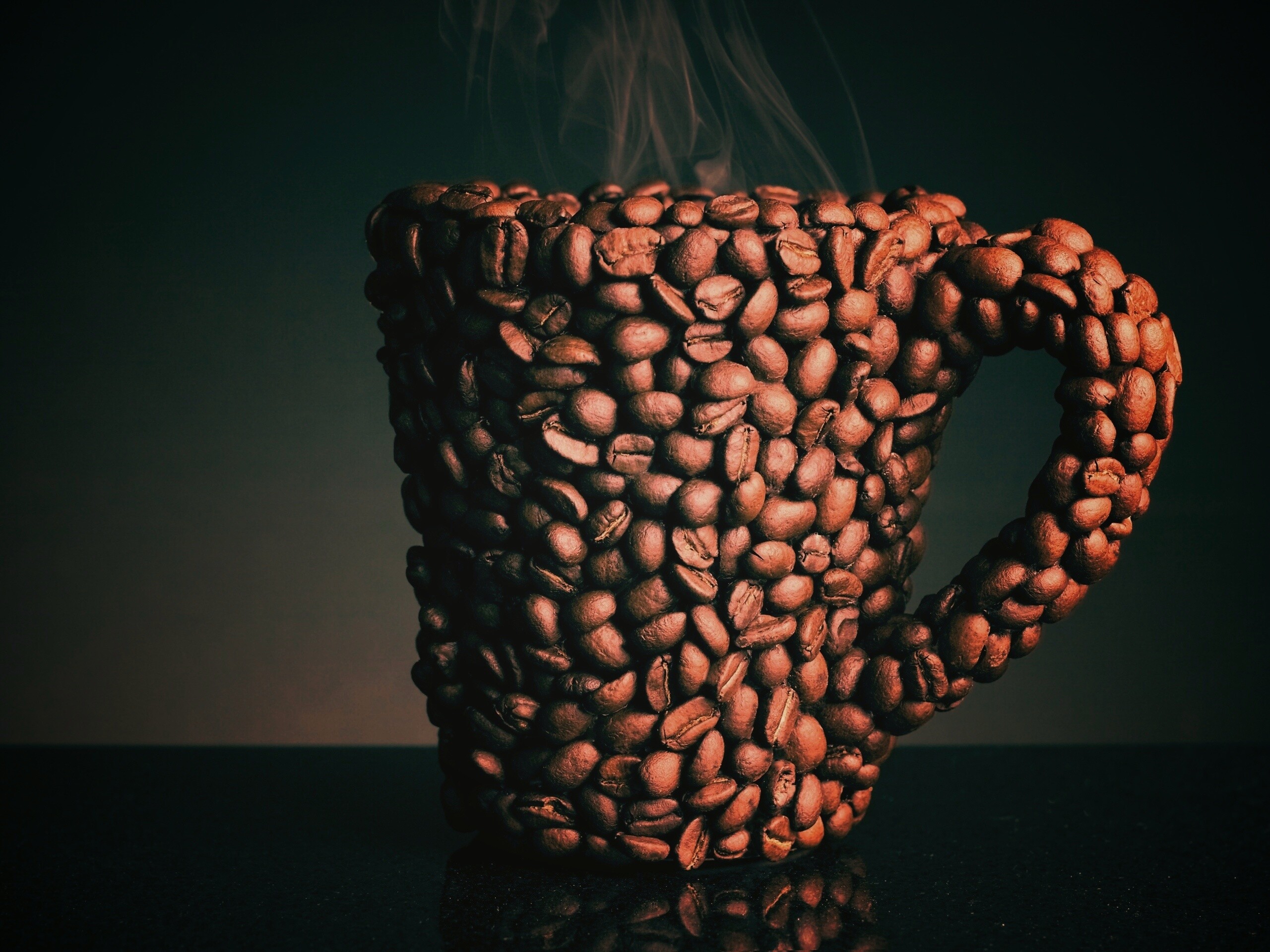 Кружка из кофейных зерен обои