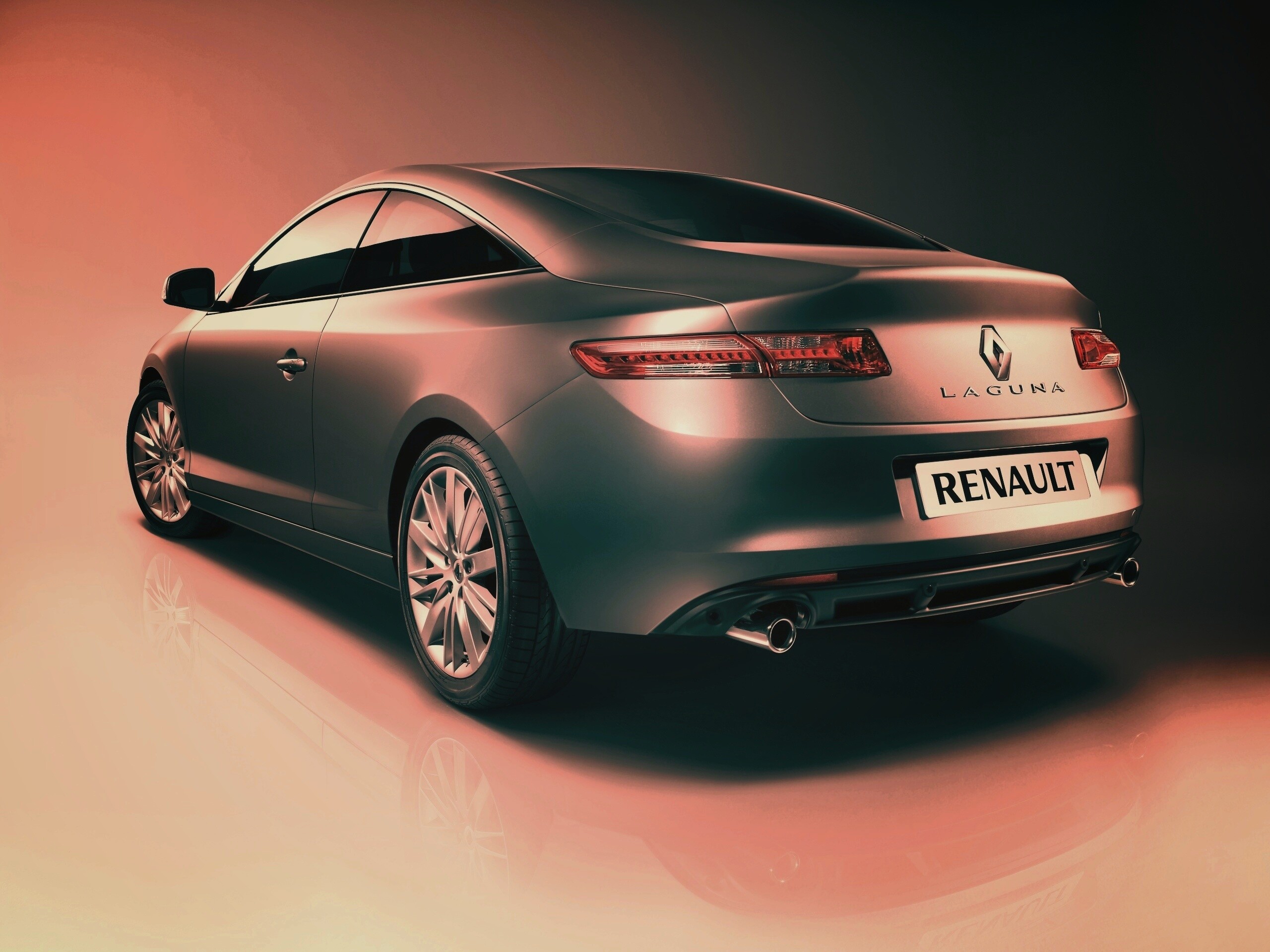 Рено Лагуна: вид сзади обои