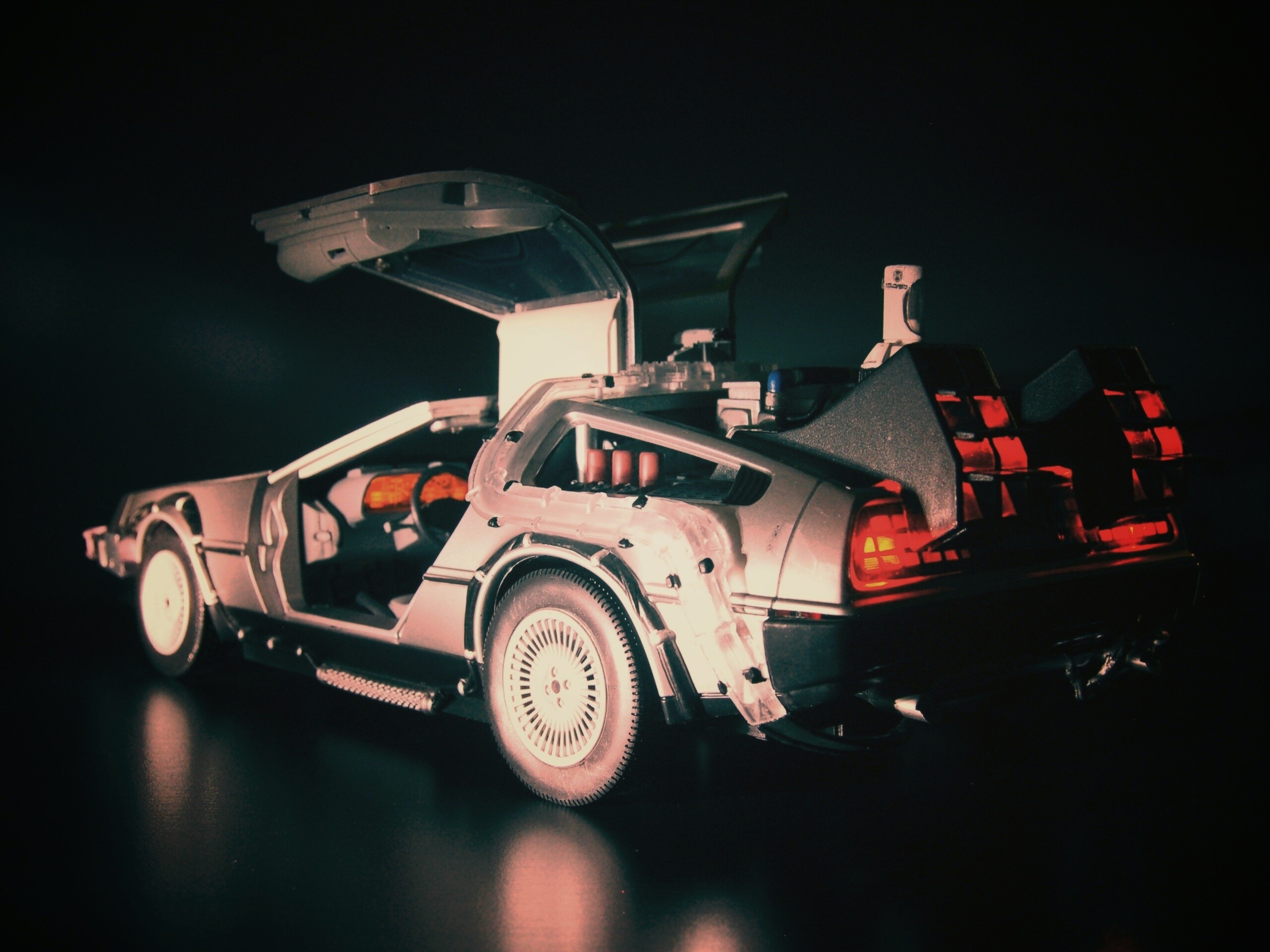 Фигурка делореана обои