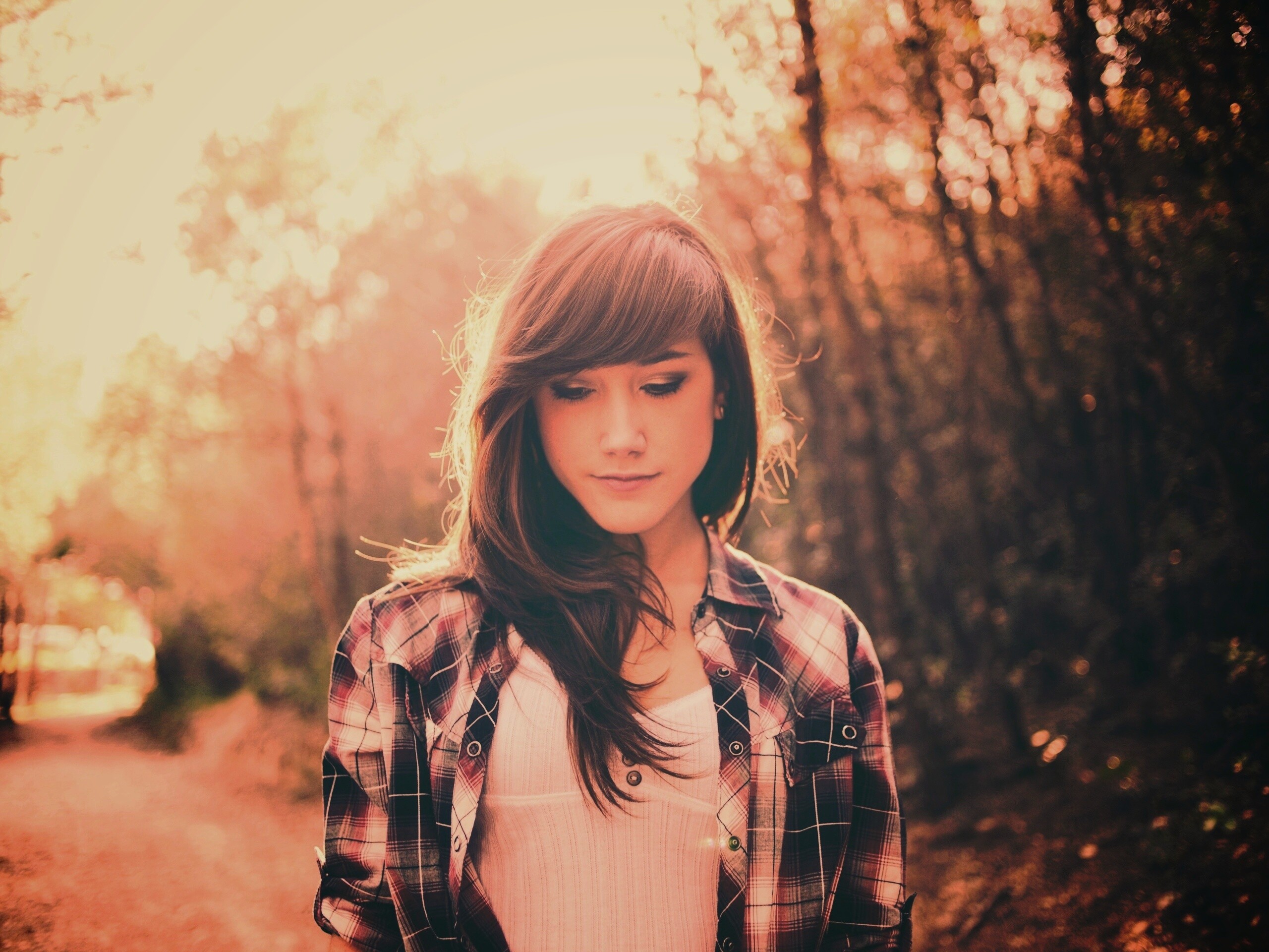 Девушка в парке обои