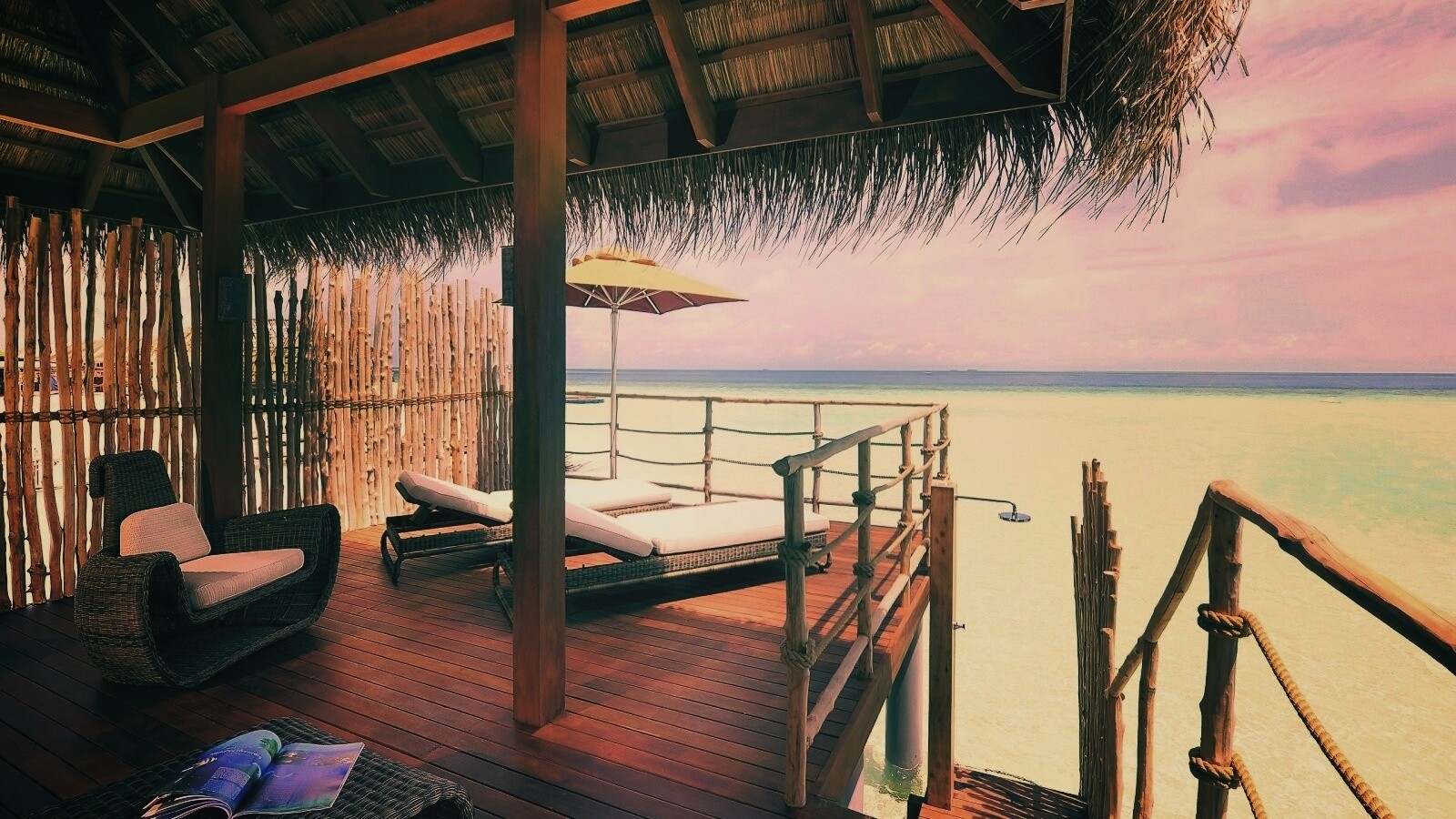 Домик на пляже обои