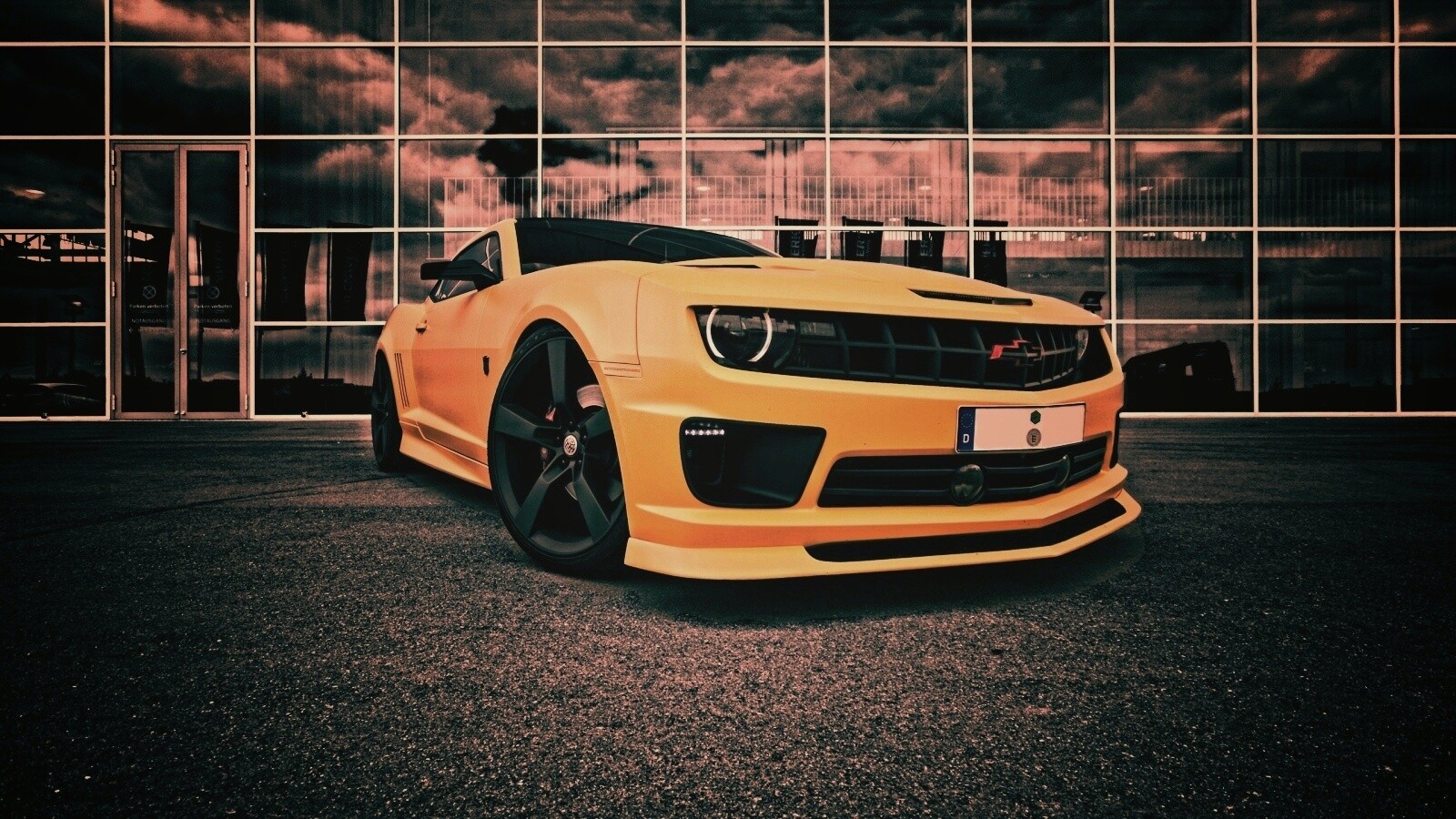 Желтый монстр обои