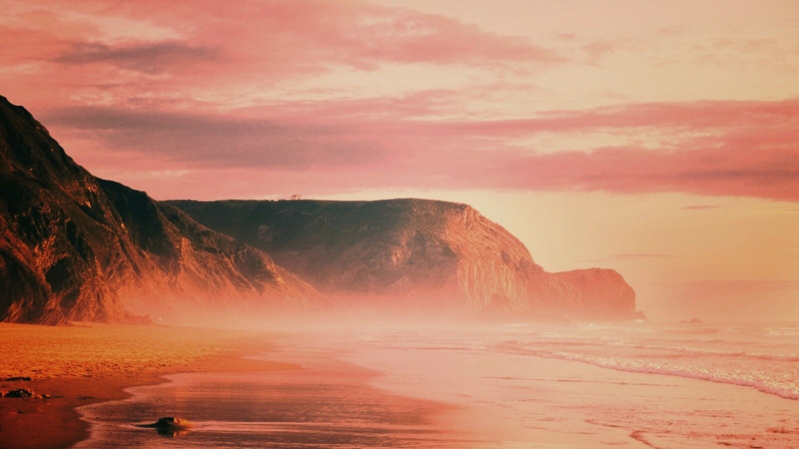 Горы уходящие в море обои