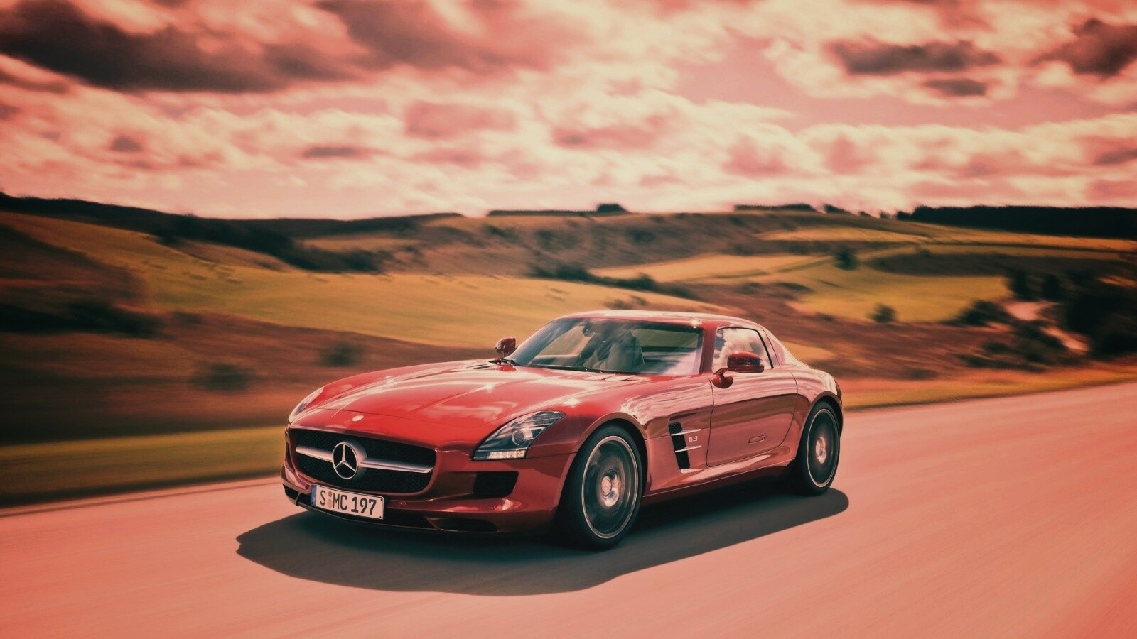 Красный спортивный мерседес обои
