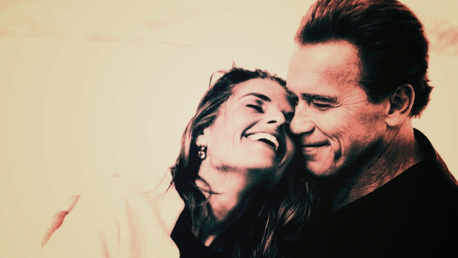 Арнольд Шварцнегер с девушкой обои