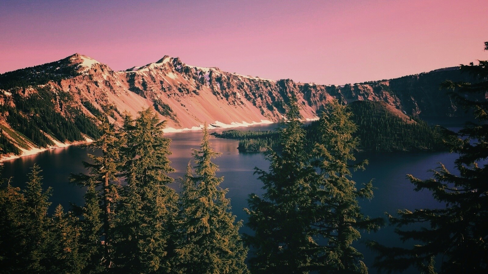 Озеро в кратере обои