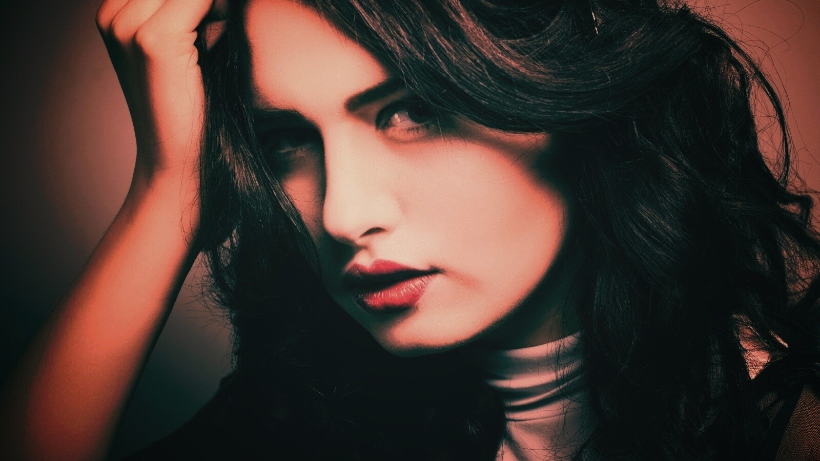 Модель с отличным макияжем обои