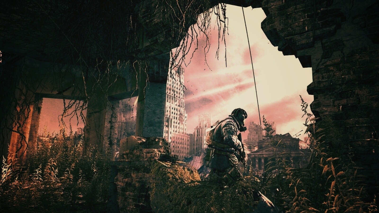 Сталкер в проломе стены обои