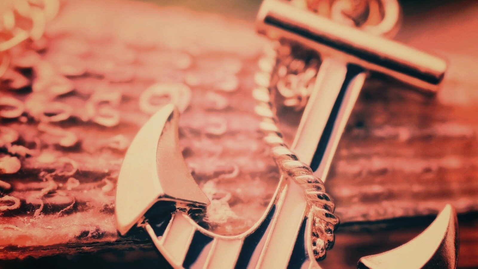 Кулон в виде якоря обои