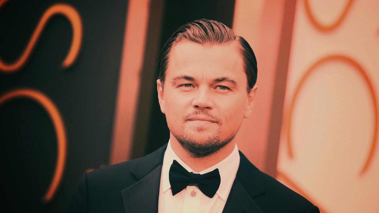 Леонардо Дикаприо в костюме обои