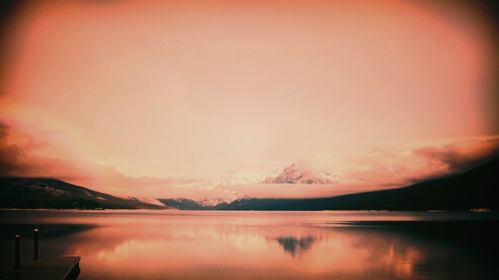 Спокойное горное озеро обои