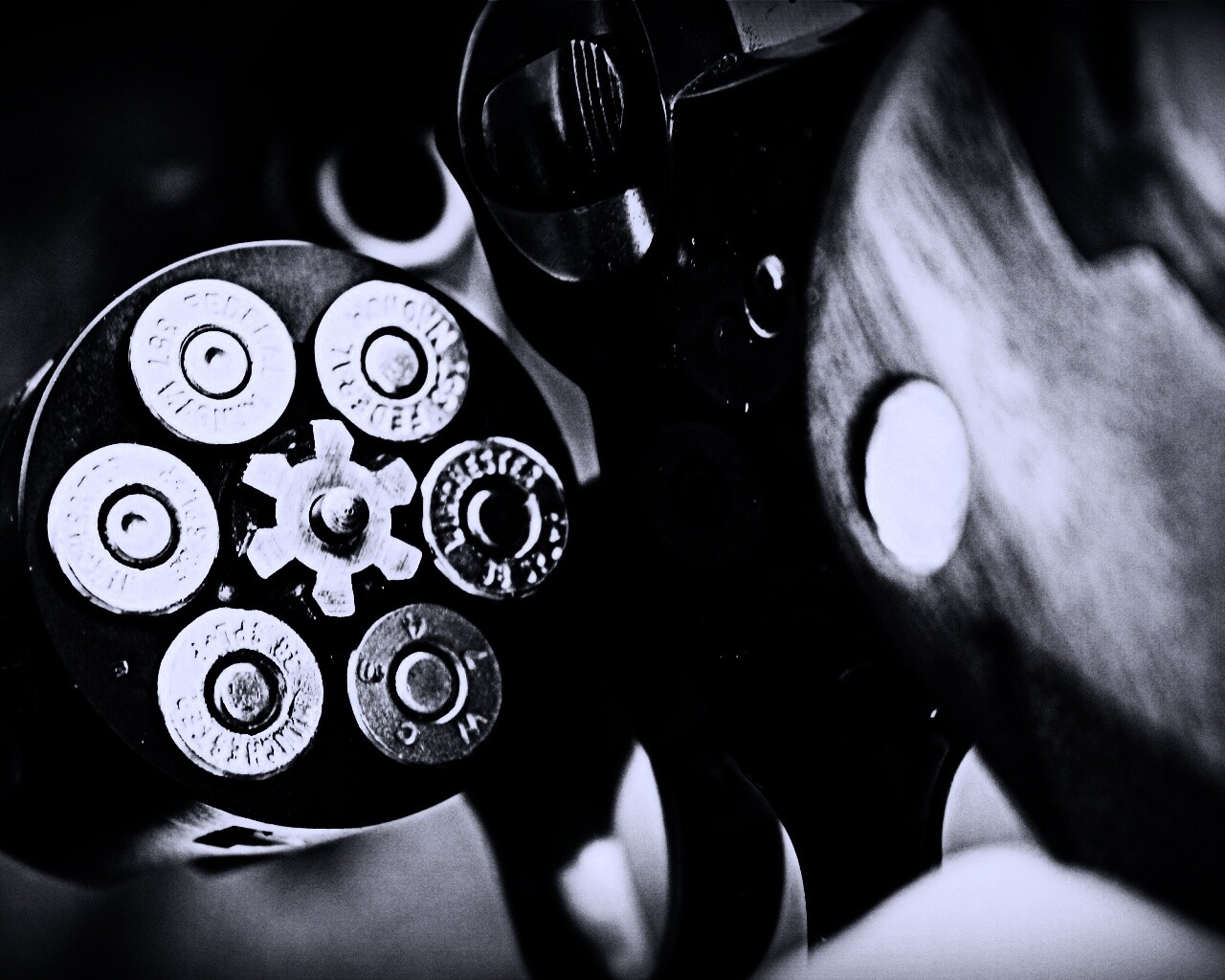 Револьвер обои