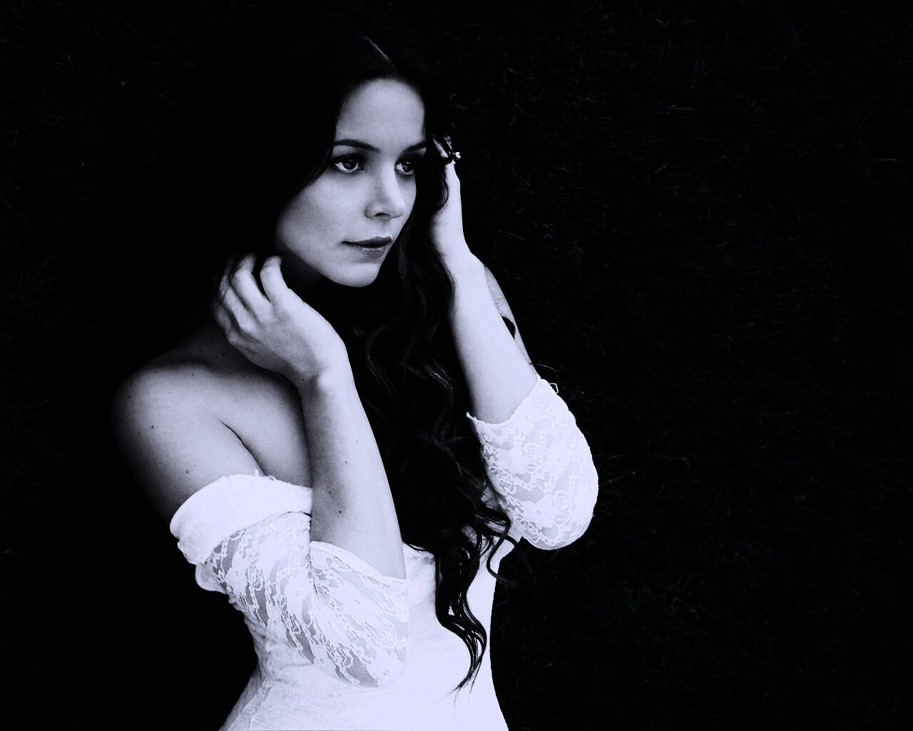 В белом платье обои