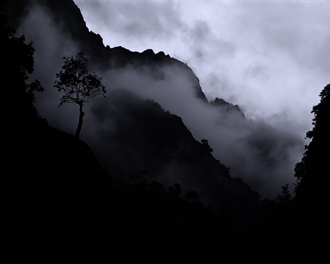 Сумерик в горах обои