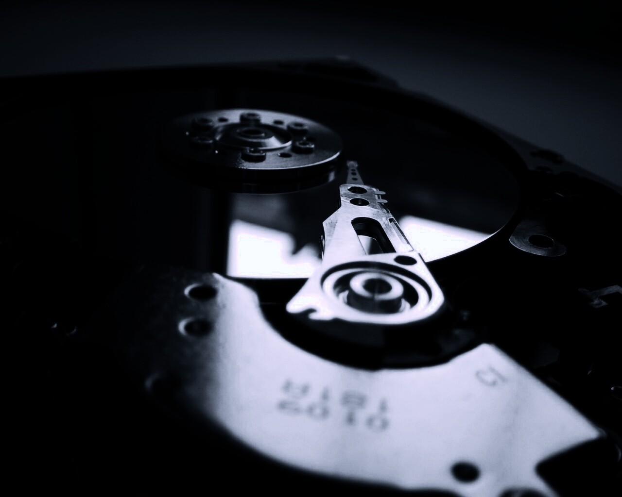 Разобранный жесткий диск обои