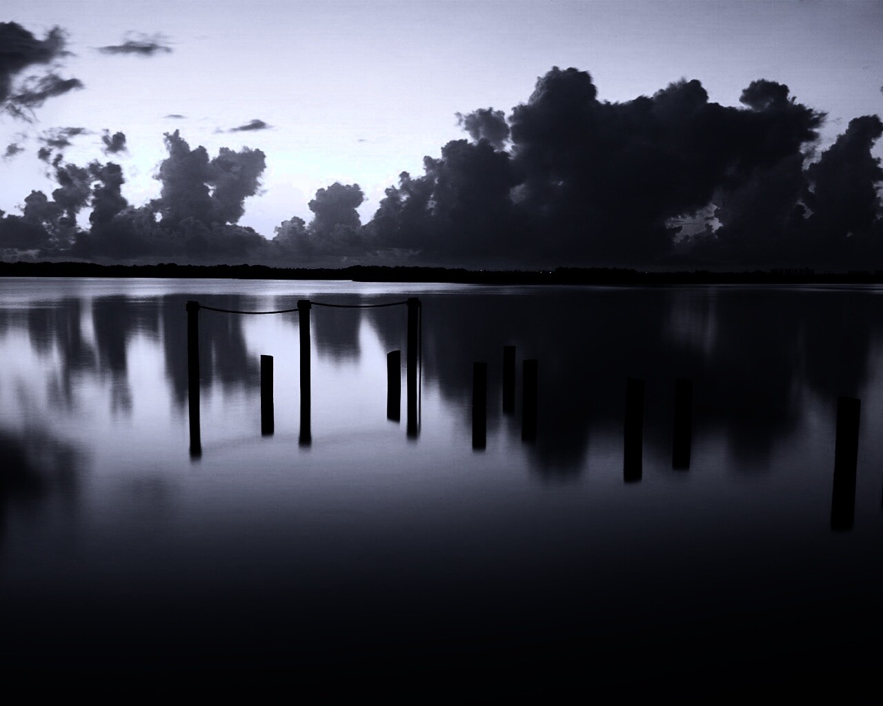 Столбики из воды обои