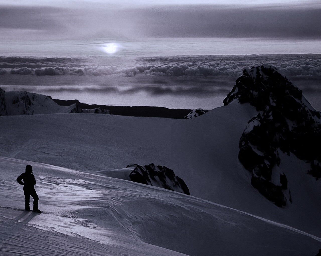 Путешественник в горах обои