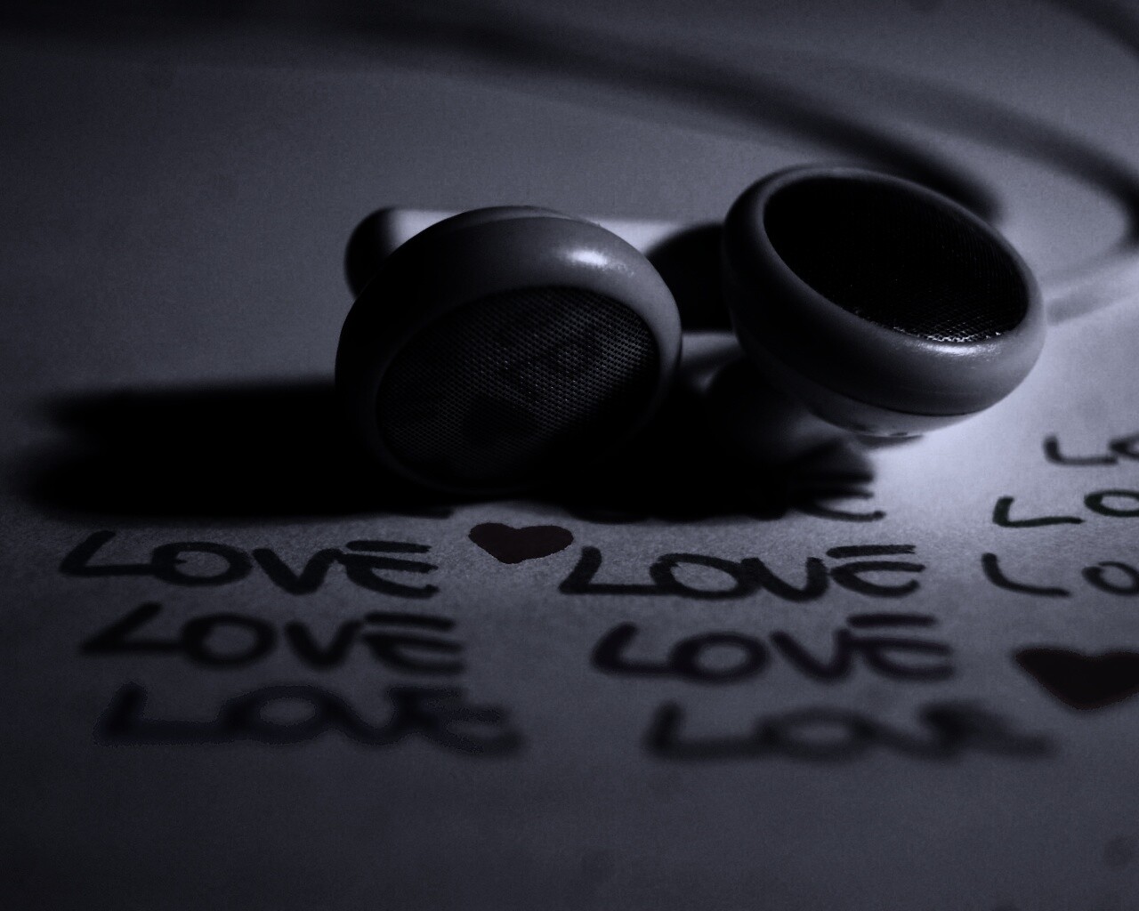 Наушники и любовь обои