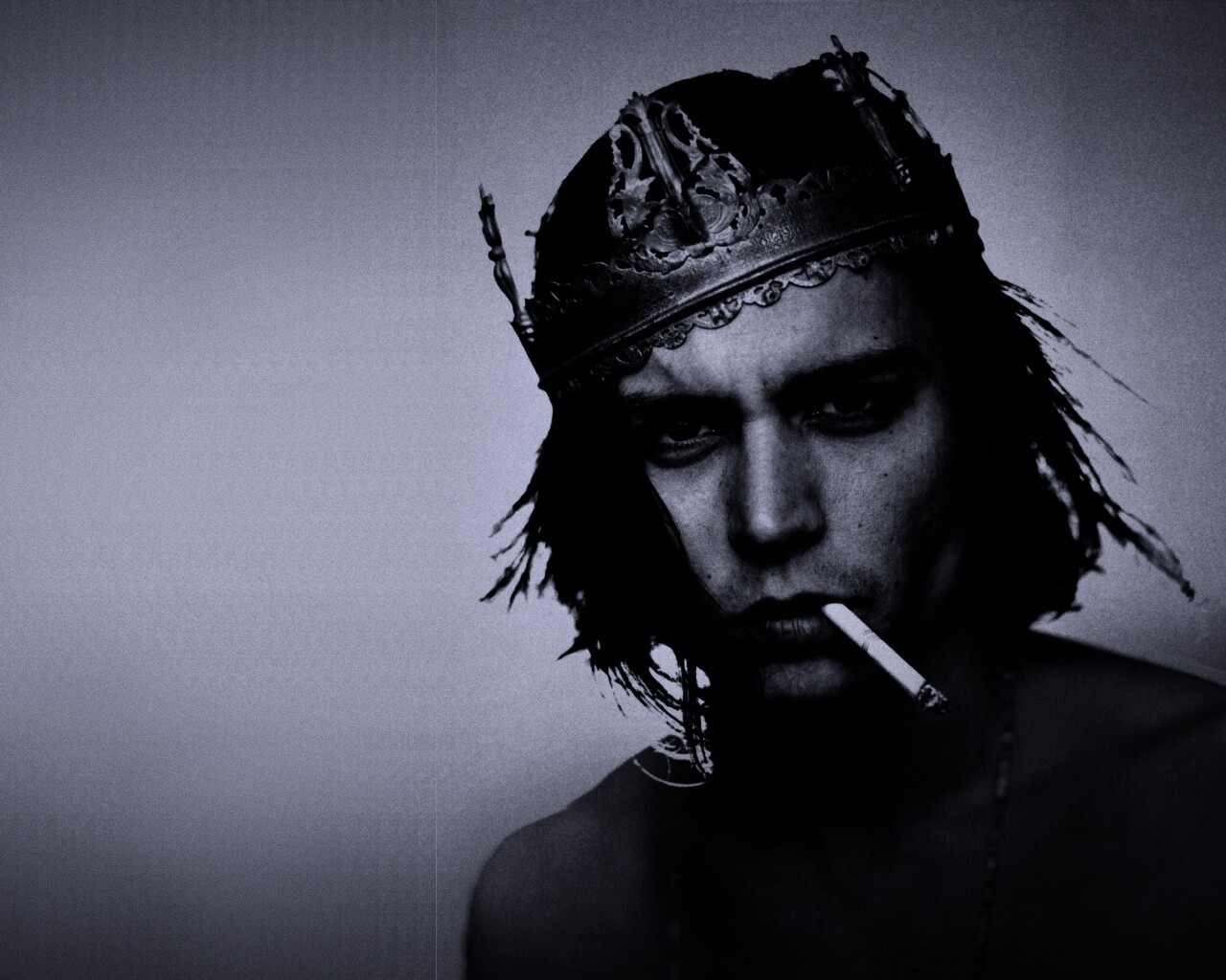 Джонни Депп в короне обои