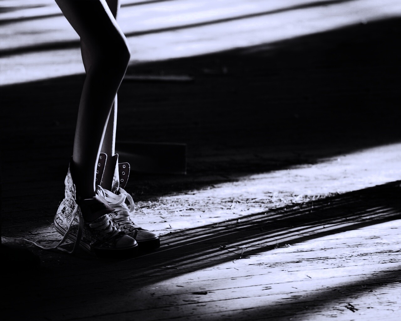 Ножки в кедах обои